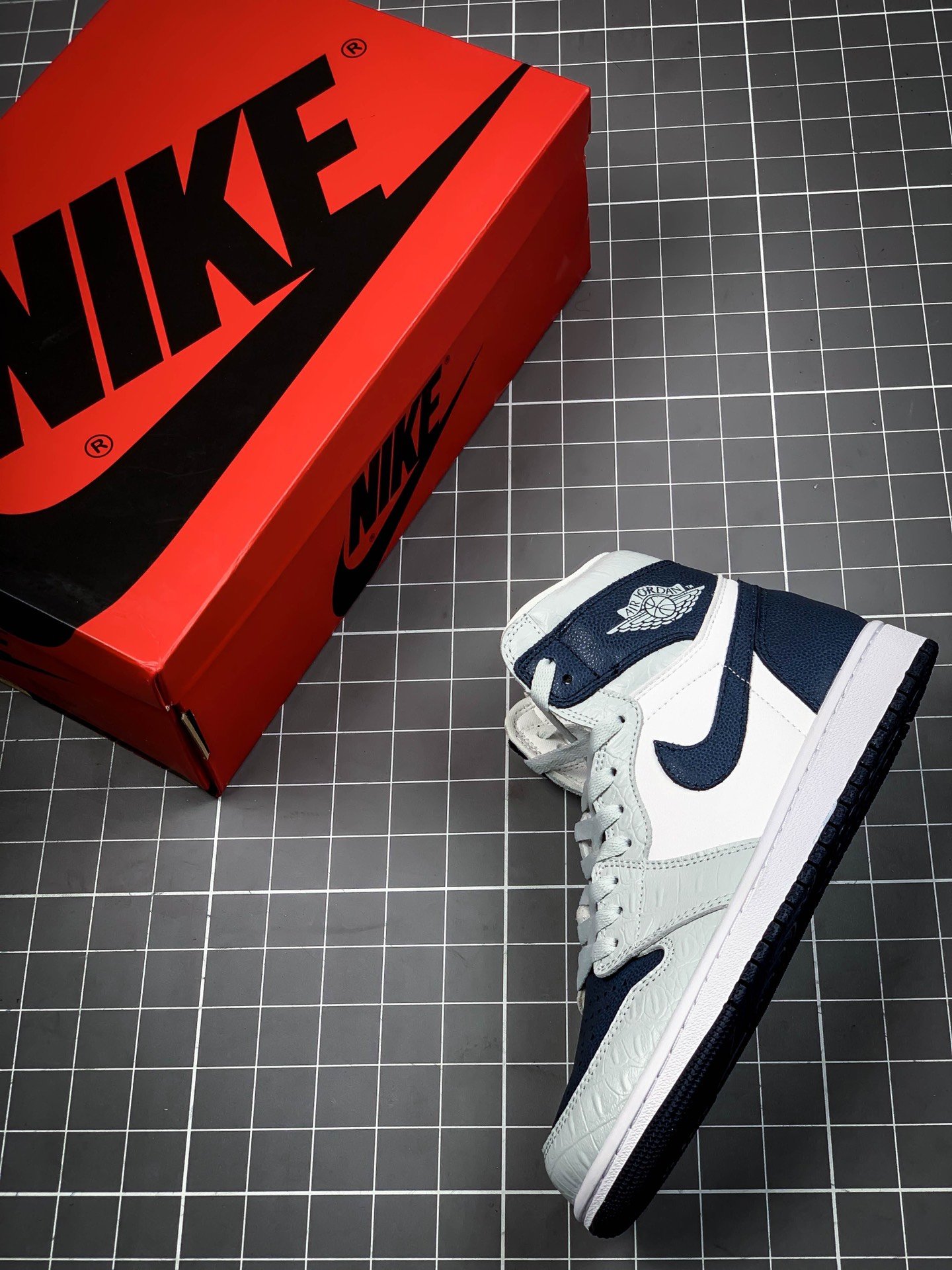 Air Jordan 1 High Navy Blue/White/Light Gray 17