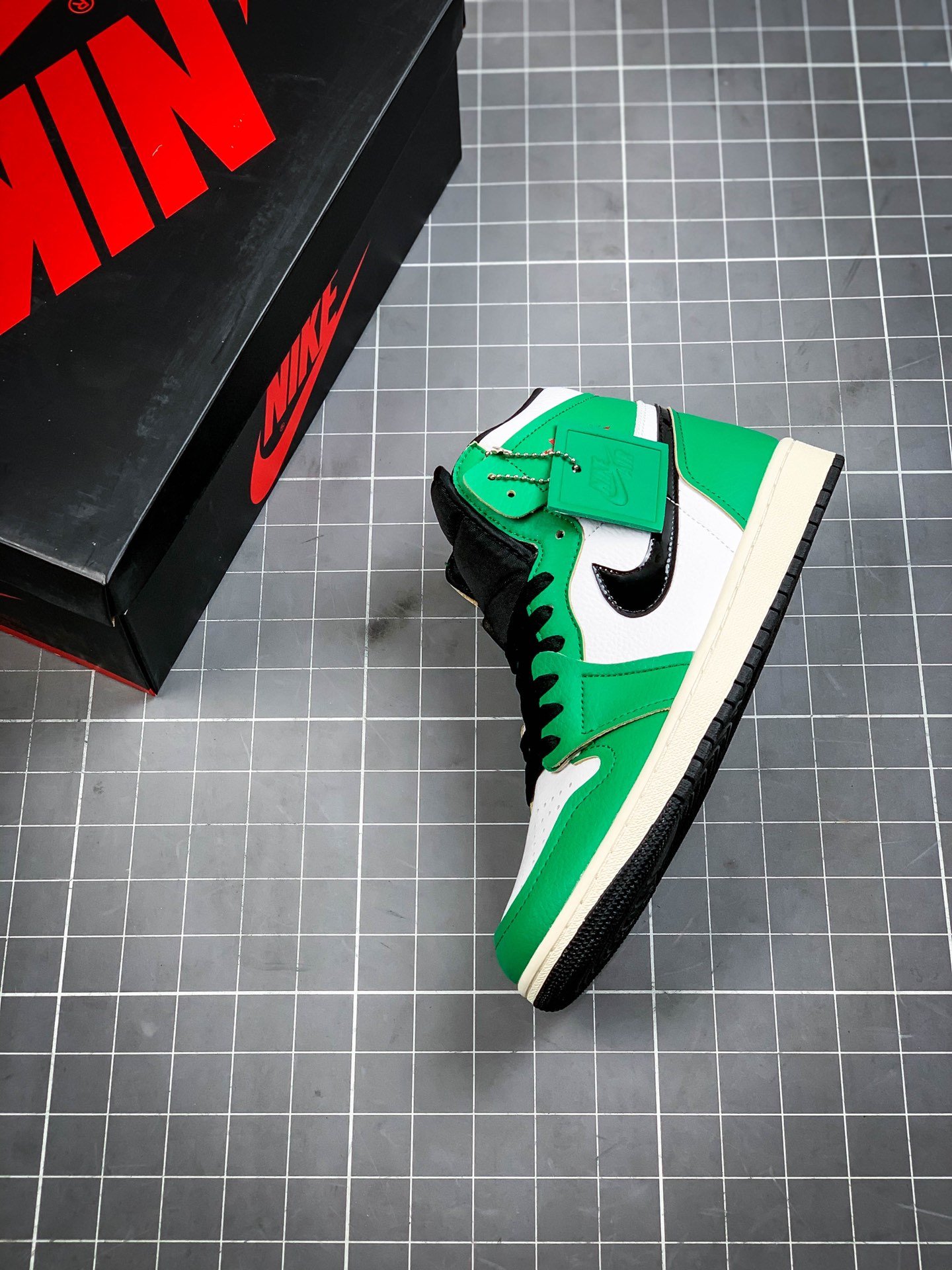 Air Jordan 1 High Og Lucky Green Lucky Green/White-Sail-Black 3