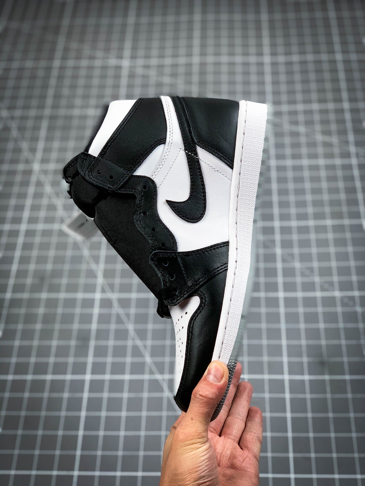 Air Jordan 1 Retro High Black/White-Black 3