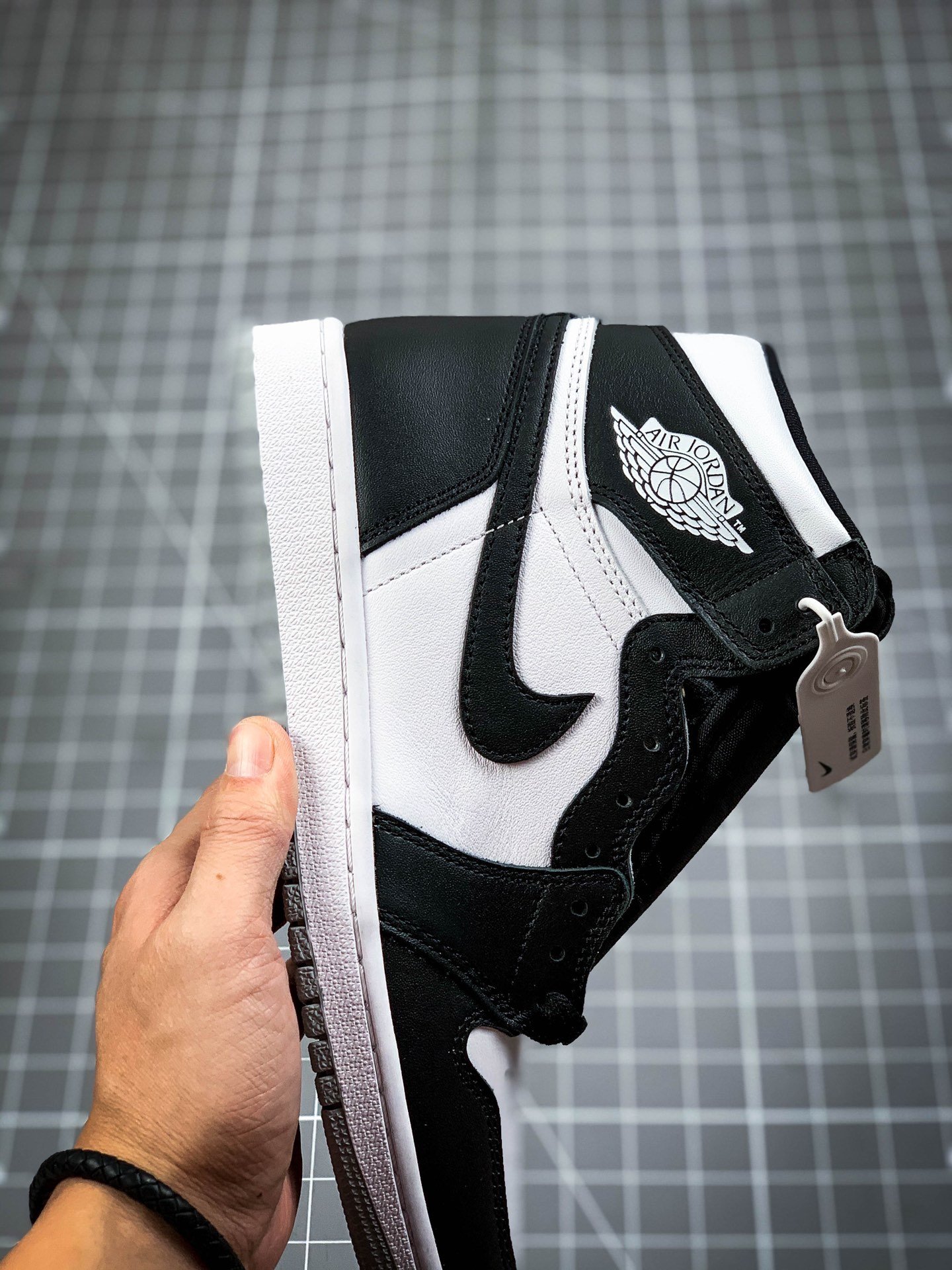 Air Jordan 1 Retro High Black/White-Black 11