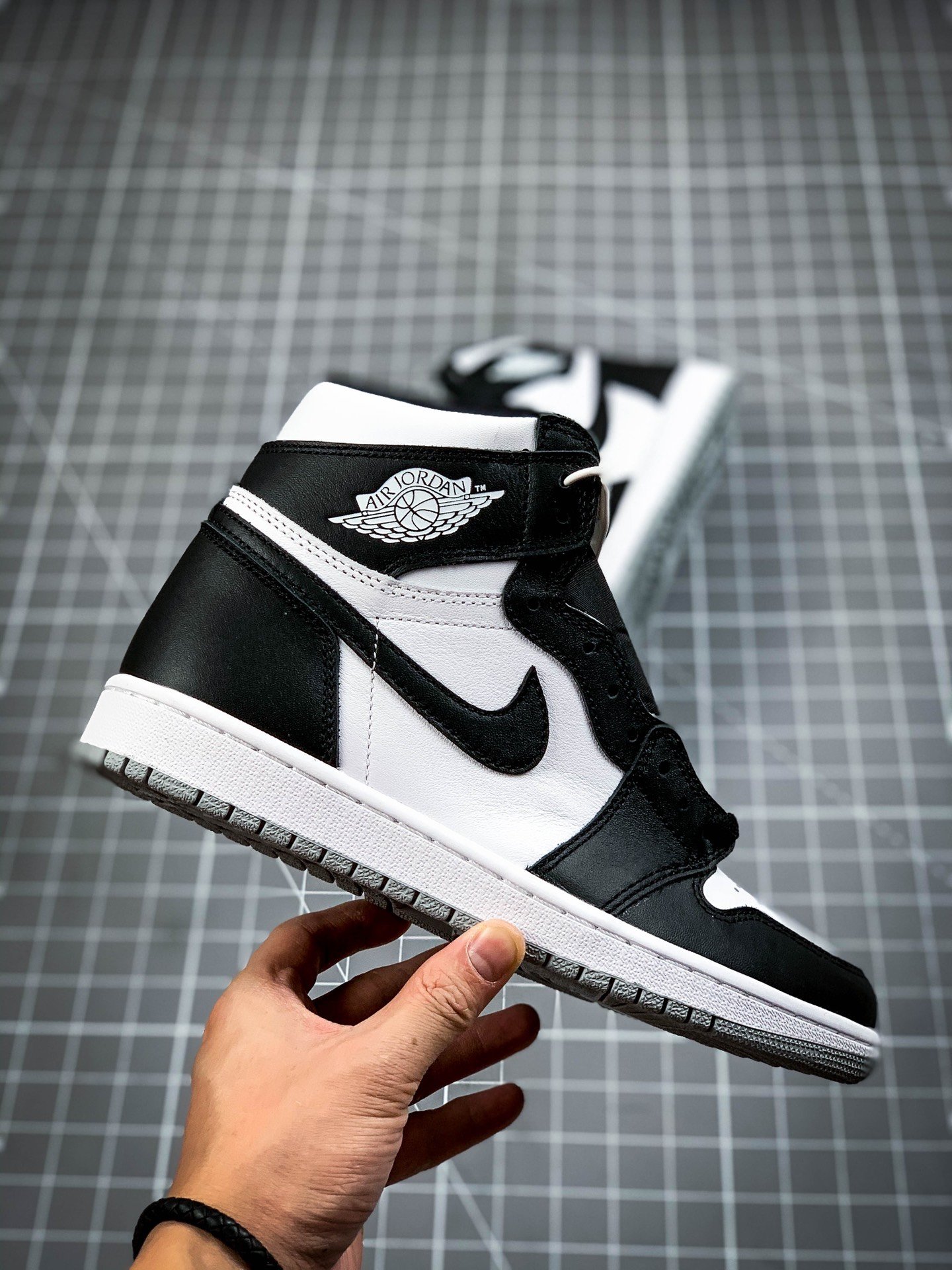 Air Jordan 1 Retro High Black/White-Black 17