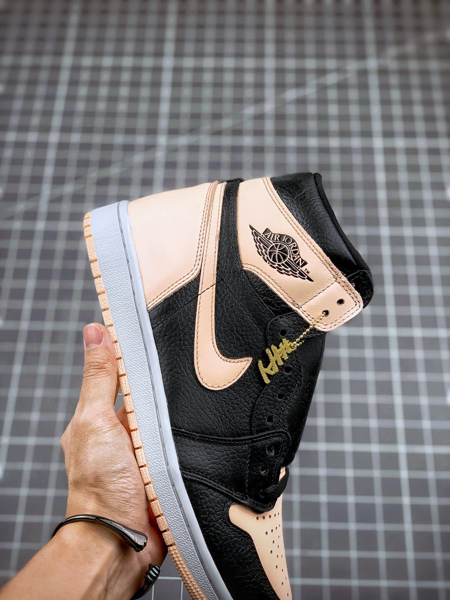 Original Quality Air Jordan Retro 1 High Og Black/Crimson Tint-Hyper Pink-White 11