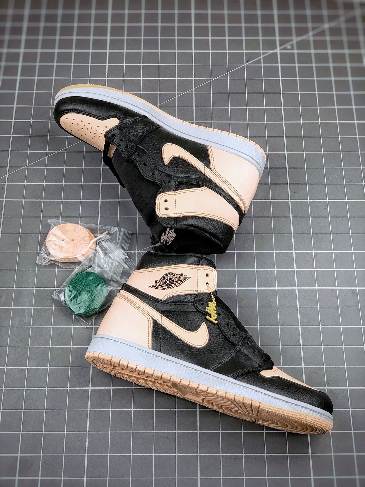 Original Quality Air Jordan Retro 1 High Og Black/Crimson Tint-Hyper Pink-White 15