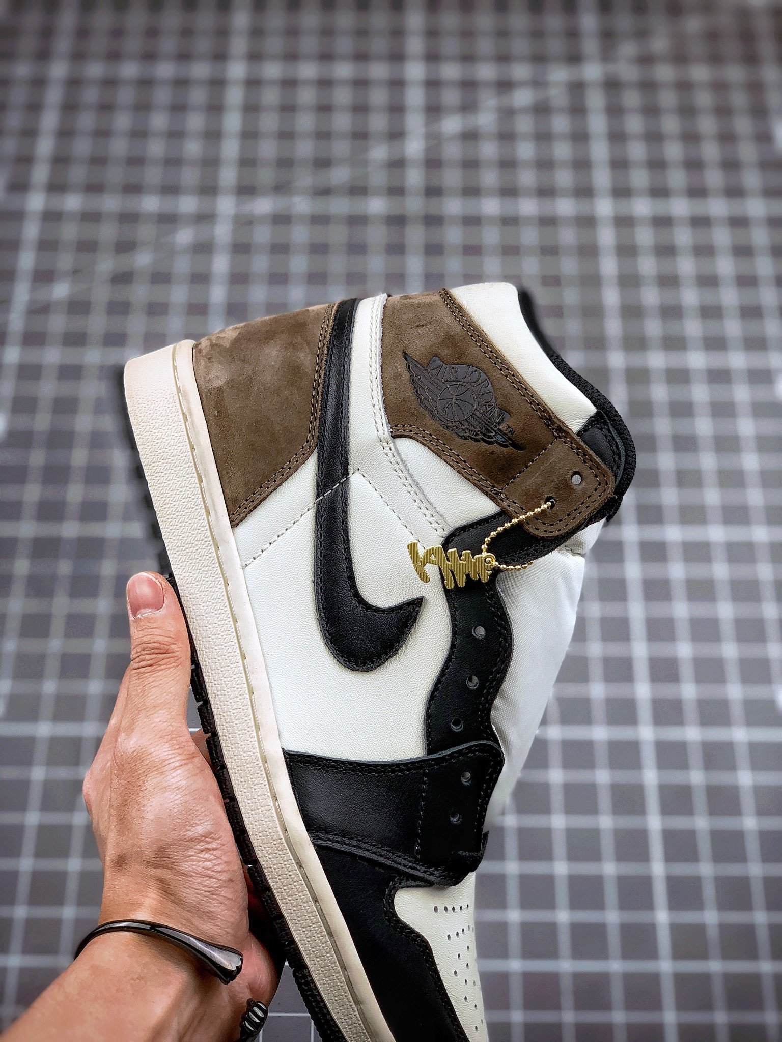 Air Jordan 1 Retro High Dark Mocha Sail/Dark Mocha-Black-Black 5