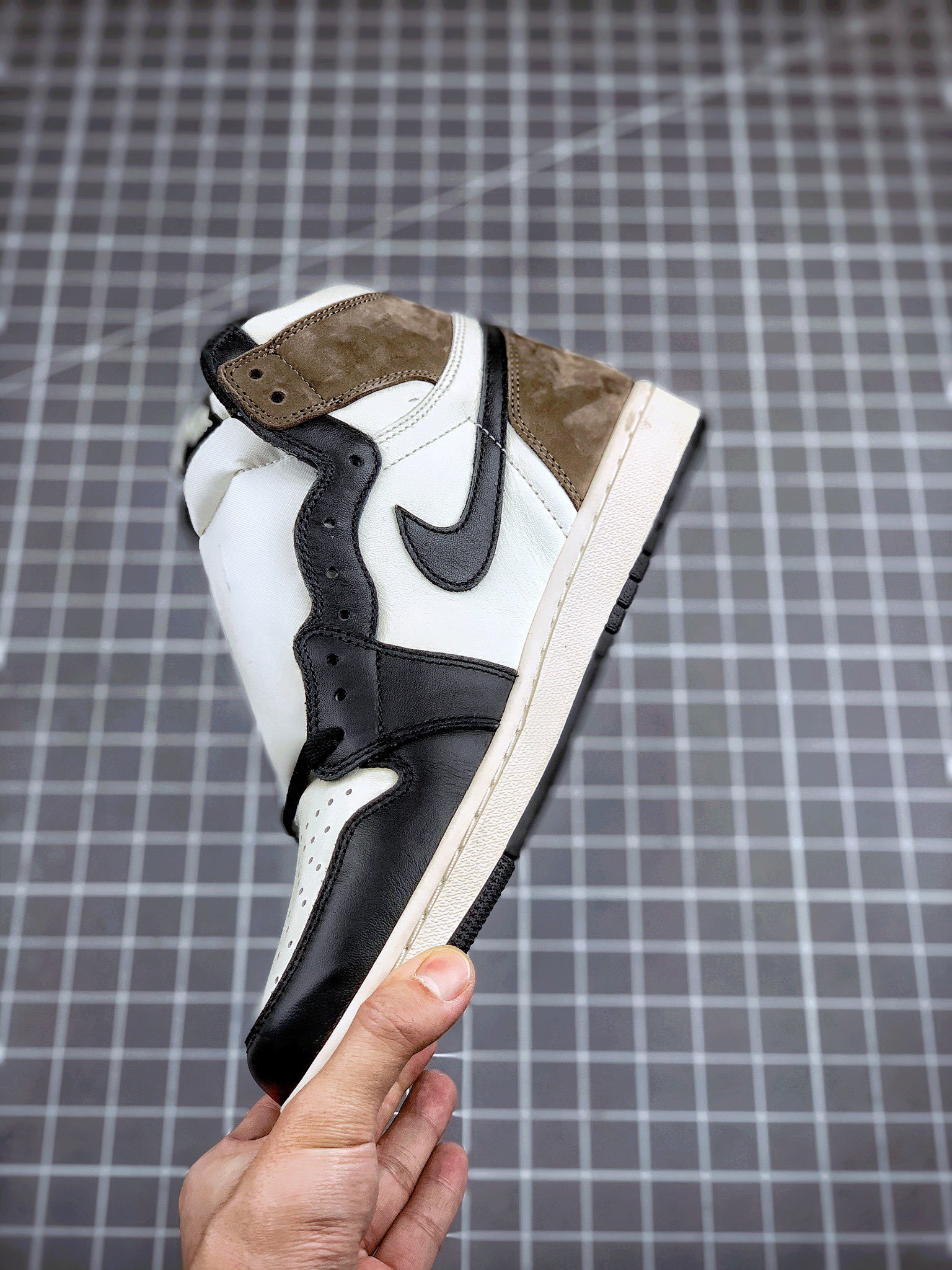 Air Jordan 1 Retro High Dark Mocha Sail/Dark Mocha-Black-Black 7