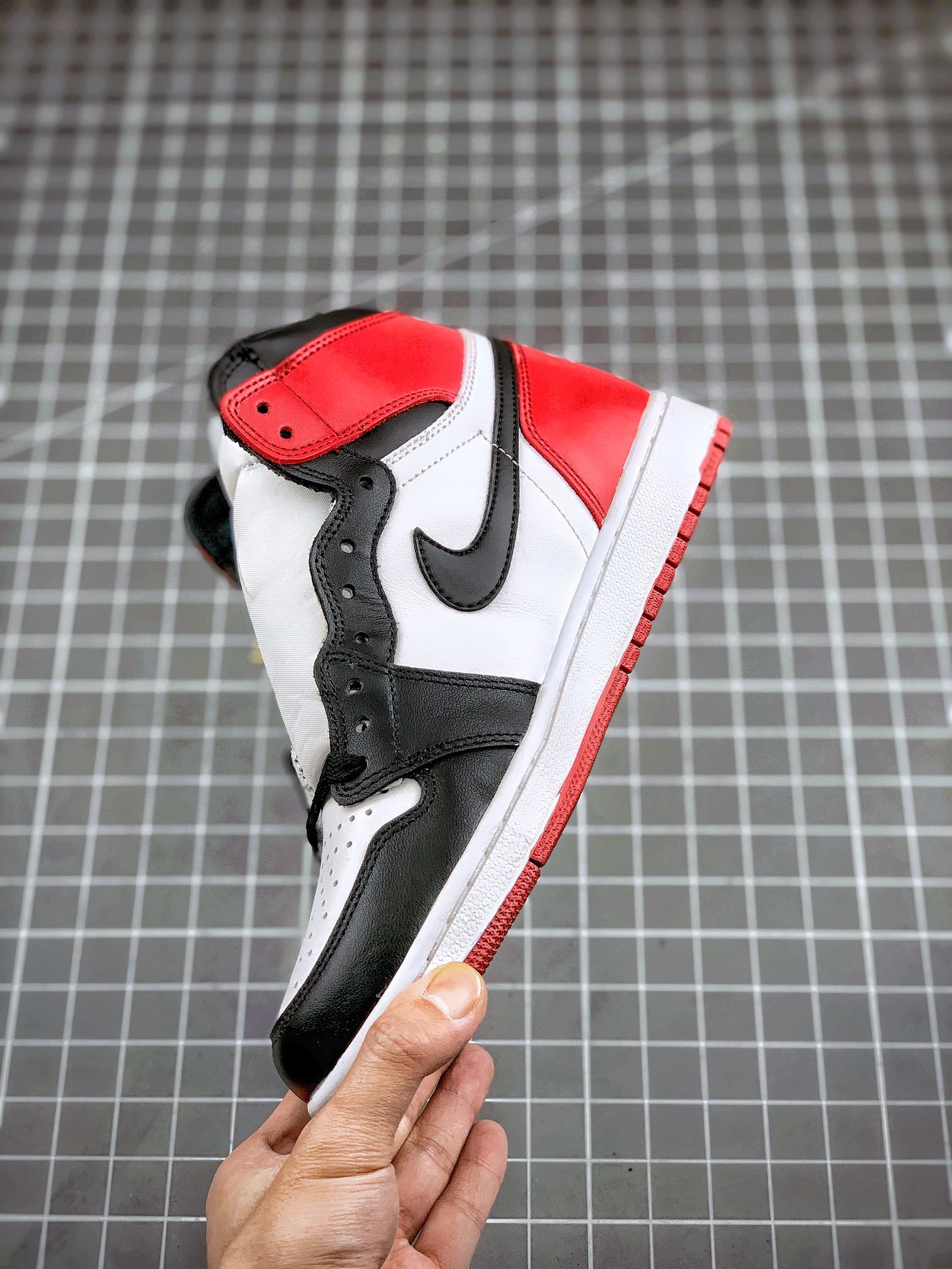 Air Jordan 1 Retro High Og Black Toe White/Black-Gym Red 5