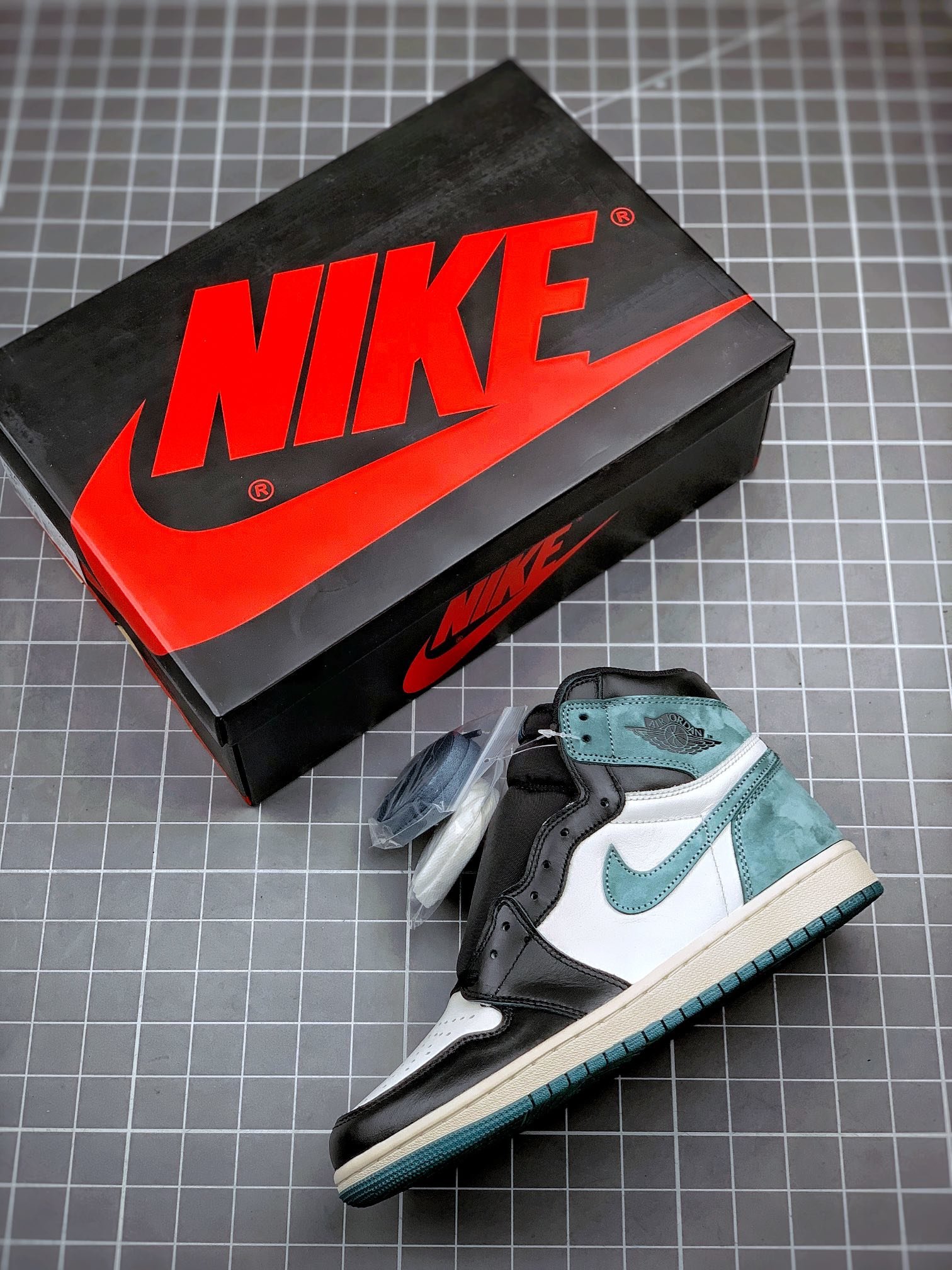 Air Jordan 1 Retro High Og Clay Green Summit White/Clay Green-Black 5