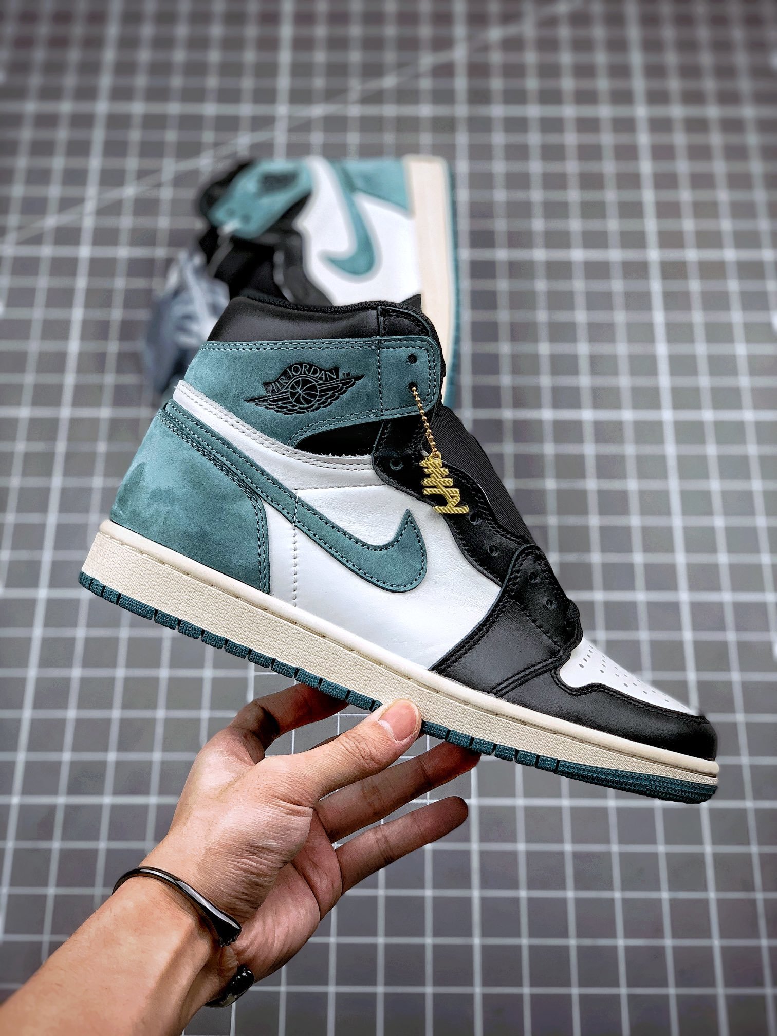 Air Jordan 1 Retro High Og Clay Green Summit White/Clay Green-Black 17