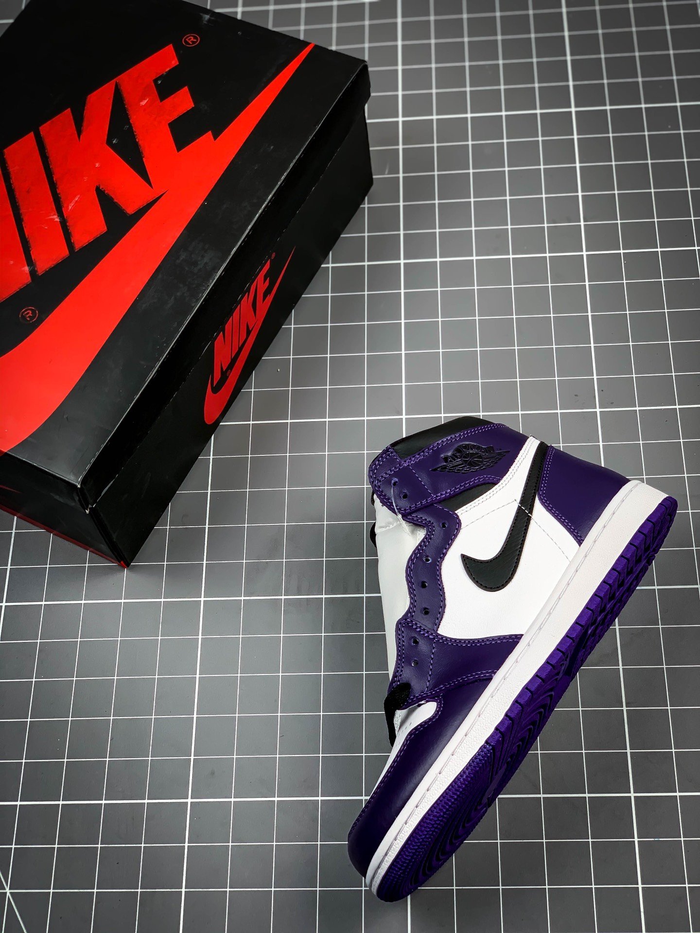 Air Jordan 1 Retro High Court Purple/White-Black 5