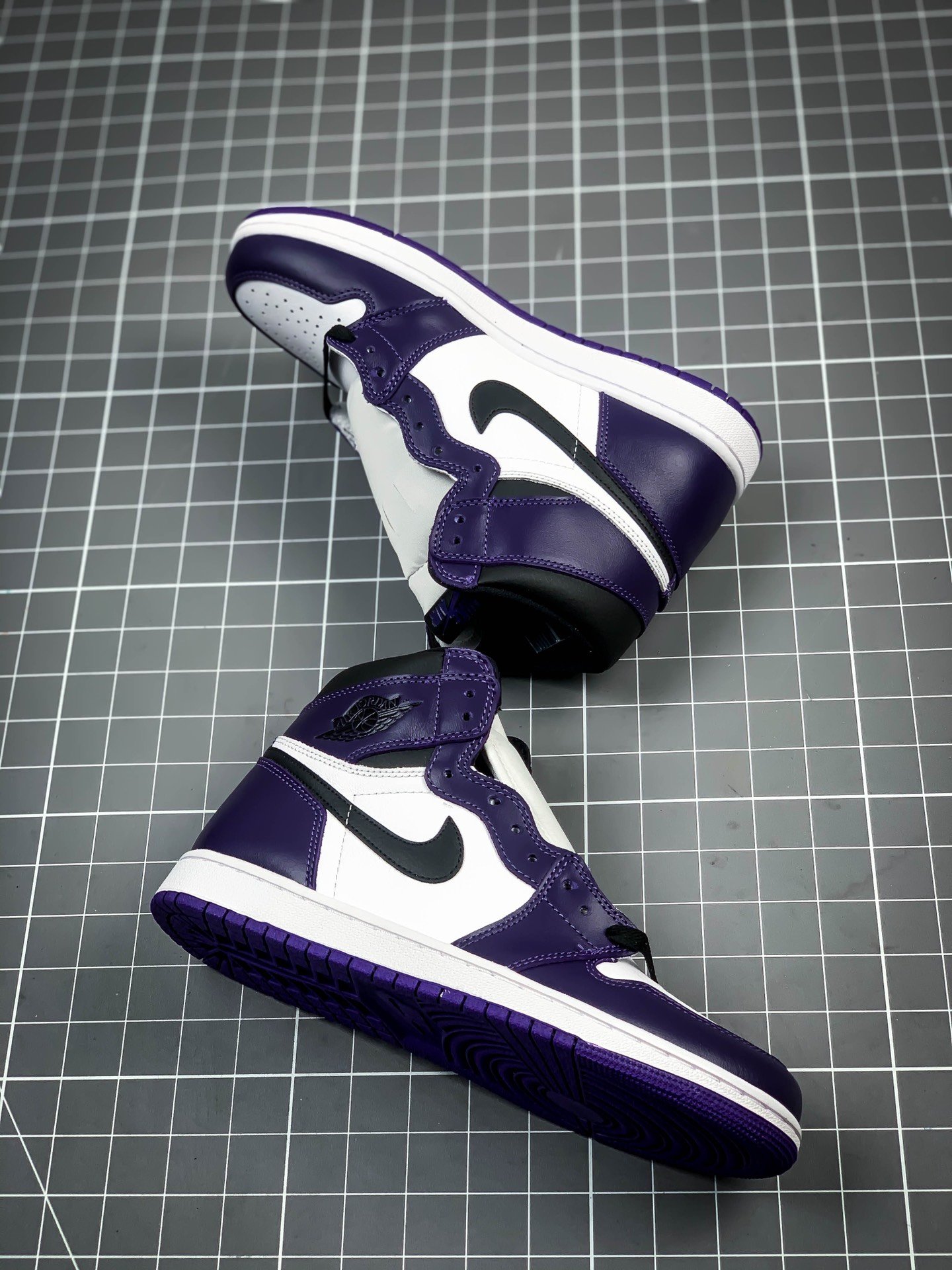 Air Jordan 1 Retro High Court Purple/White-Black 7