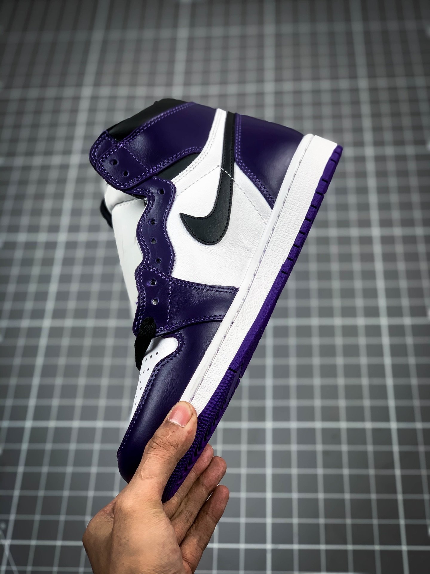 Air Jordan 1 Retro High Court Purple/White-Black 11