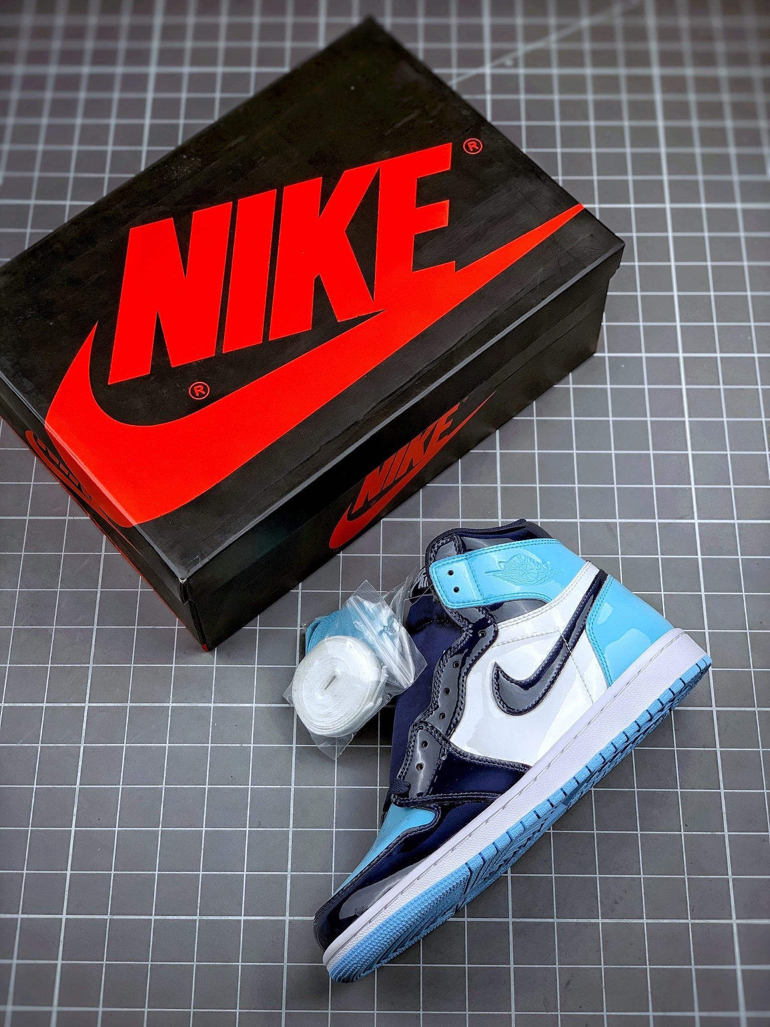 Air Jordan 1 High Og Unc Patent Leather Obsidian/Blue/White 7