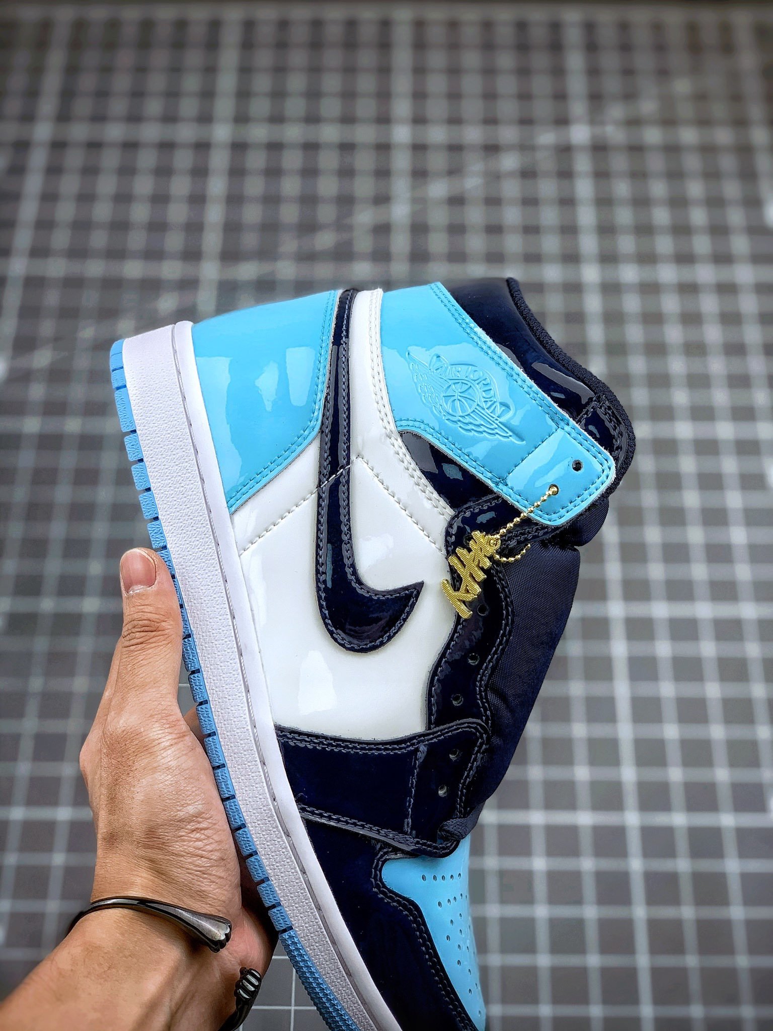 Air Jordan 1 High Og Unc Patent Leather Obsidian/Blue/White 17