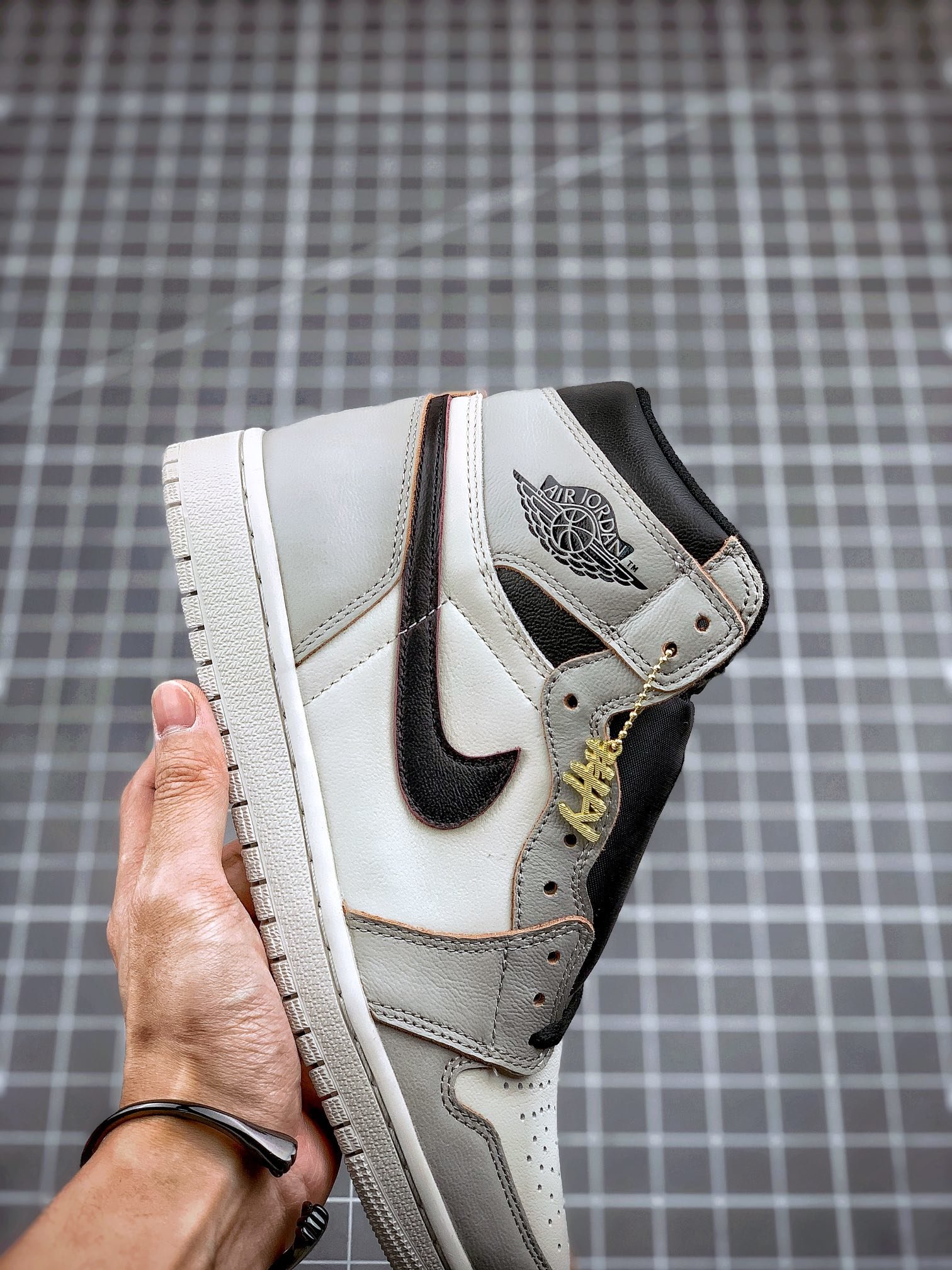 Air Jordan 1 Sb Retro High Og Light Bone/Crimson Tint-Hyper 15