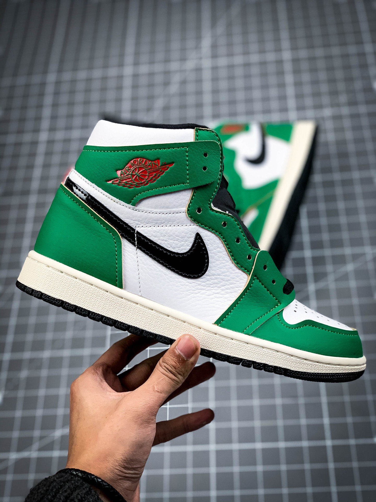 Air Jordan 1 Retro High Lucky Green/White-Sail-Black 9