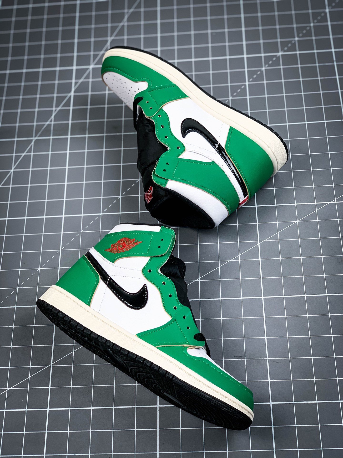 Air Jordan 1 Retro High Lucky Green/White-Sail-Black 15