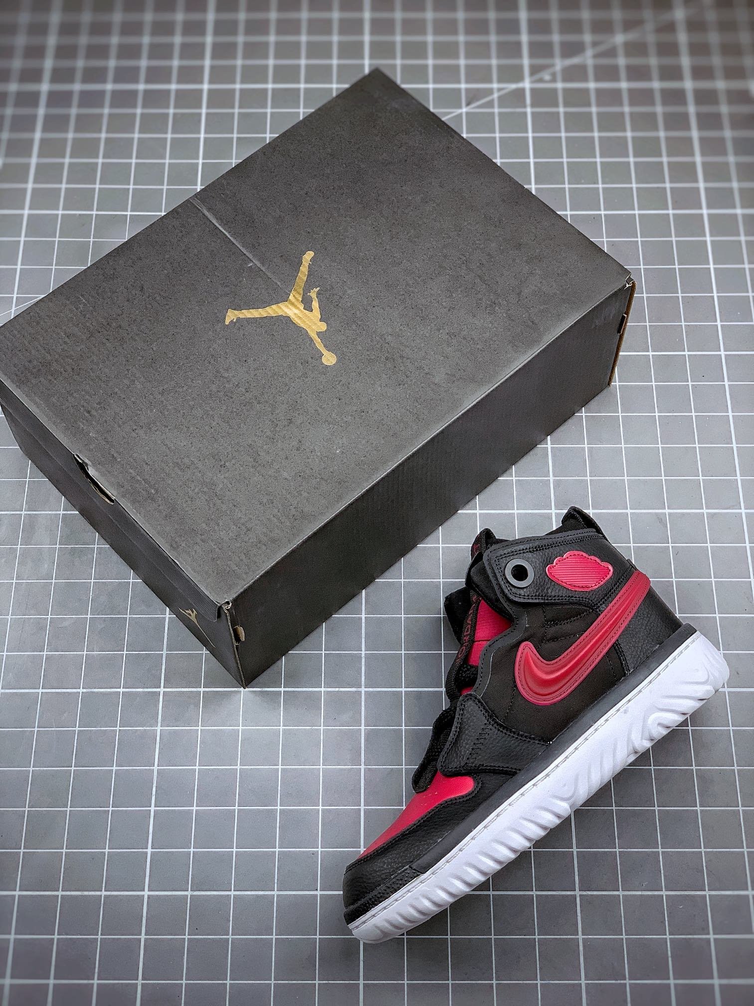 Air Jordan 1 High React Black/White-Noble Red 11