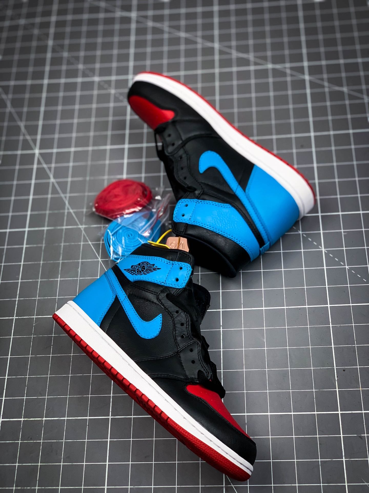 Air Jordan 1 High Unc To Chicago Black/Dark Powder Blue/Red 17