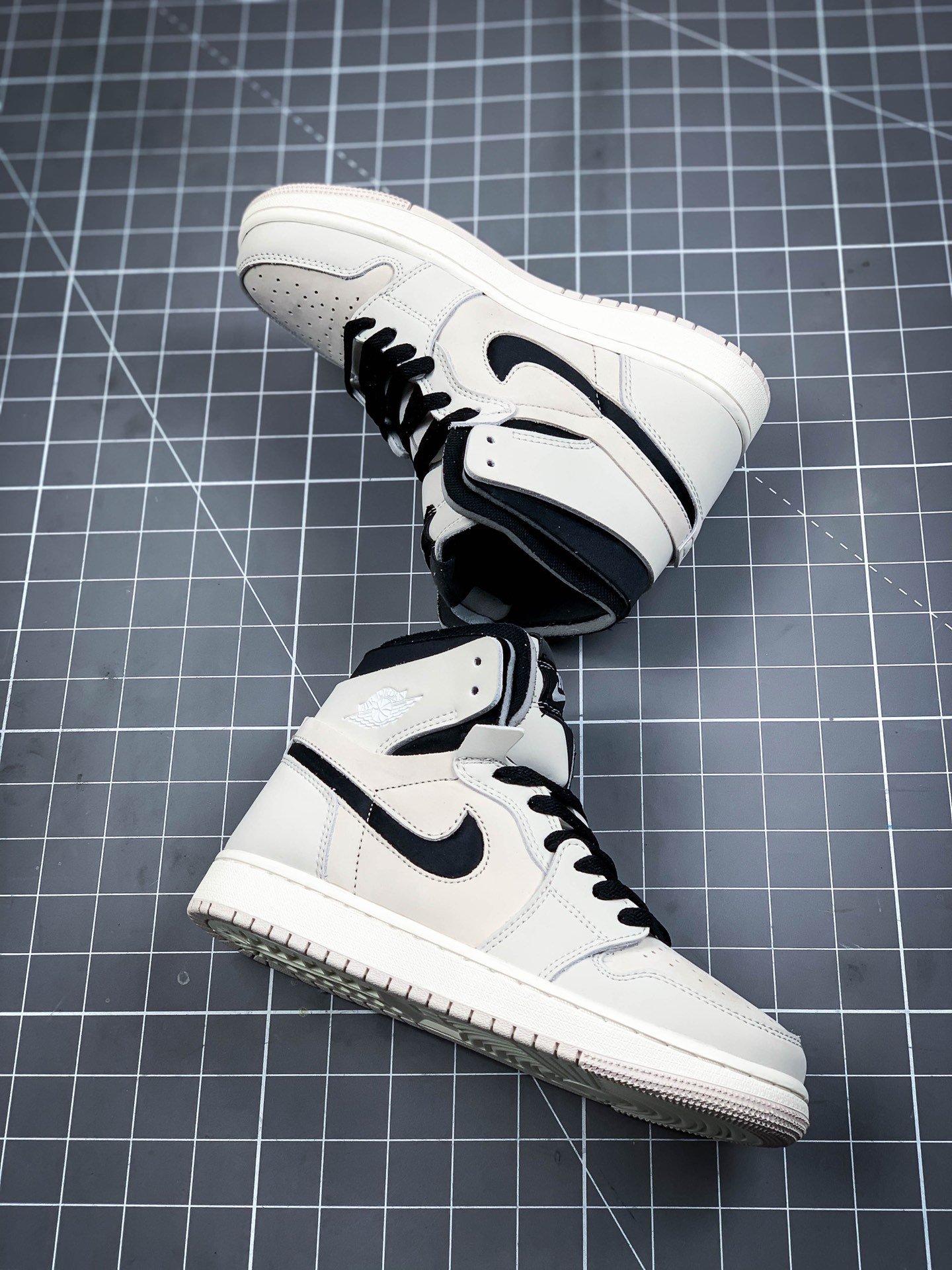 Air Jordan 1 High Zoom Summit White/Black/Sail/Light Orewood Brown 5