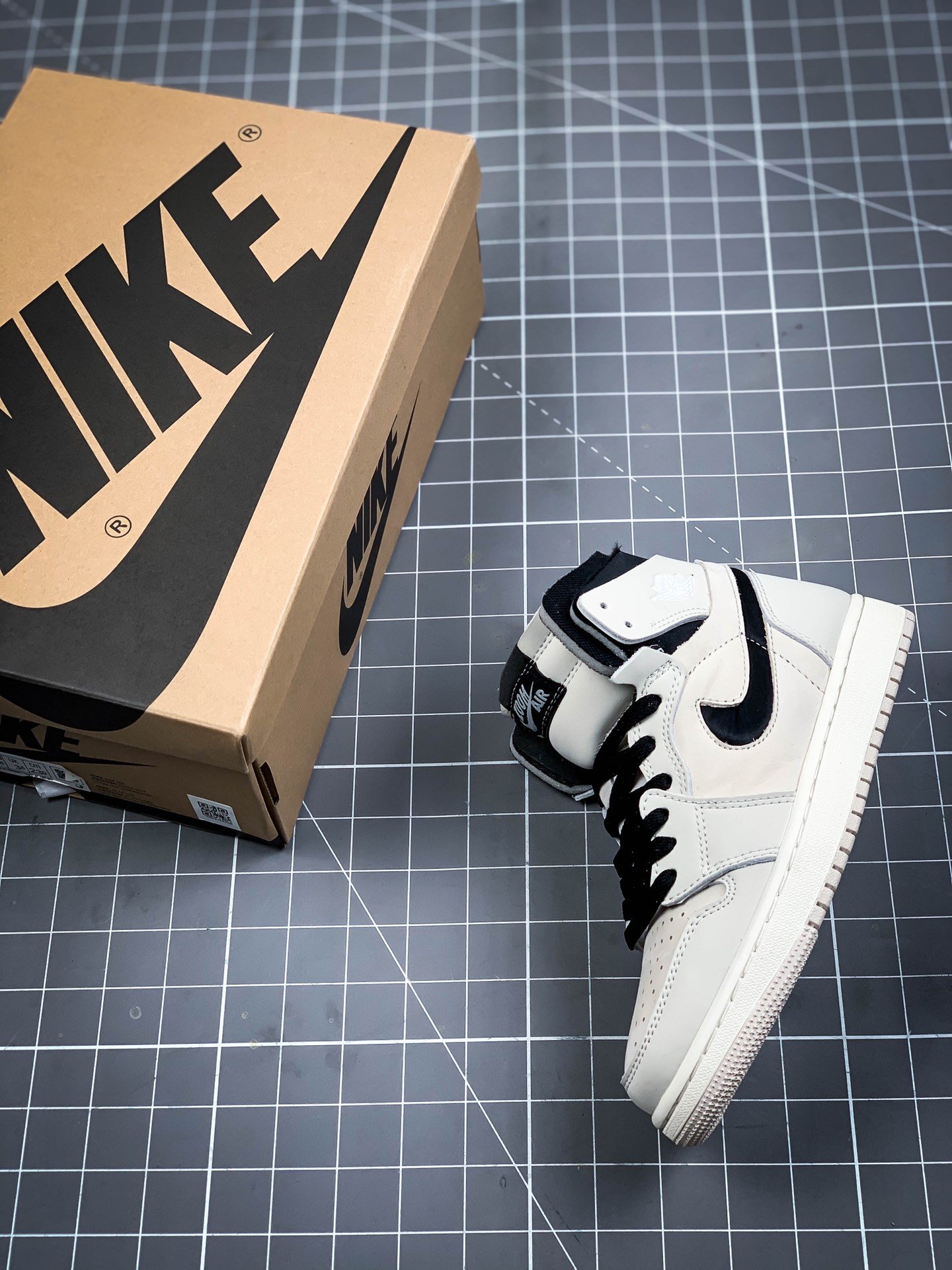 Air Jordan 1 High Zoom Summit White/Black/Sail/Light Orewood Brown 7