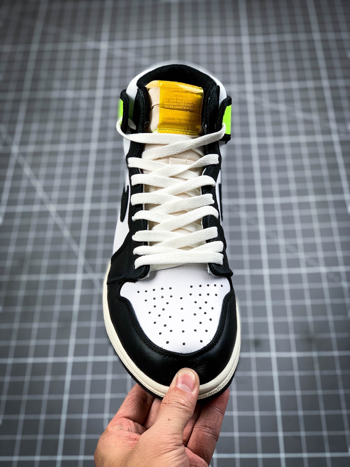 Air Jordan 1 Retro High Og White/Volt/University Gold/Black 7