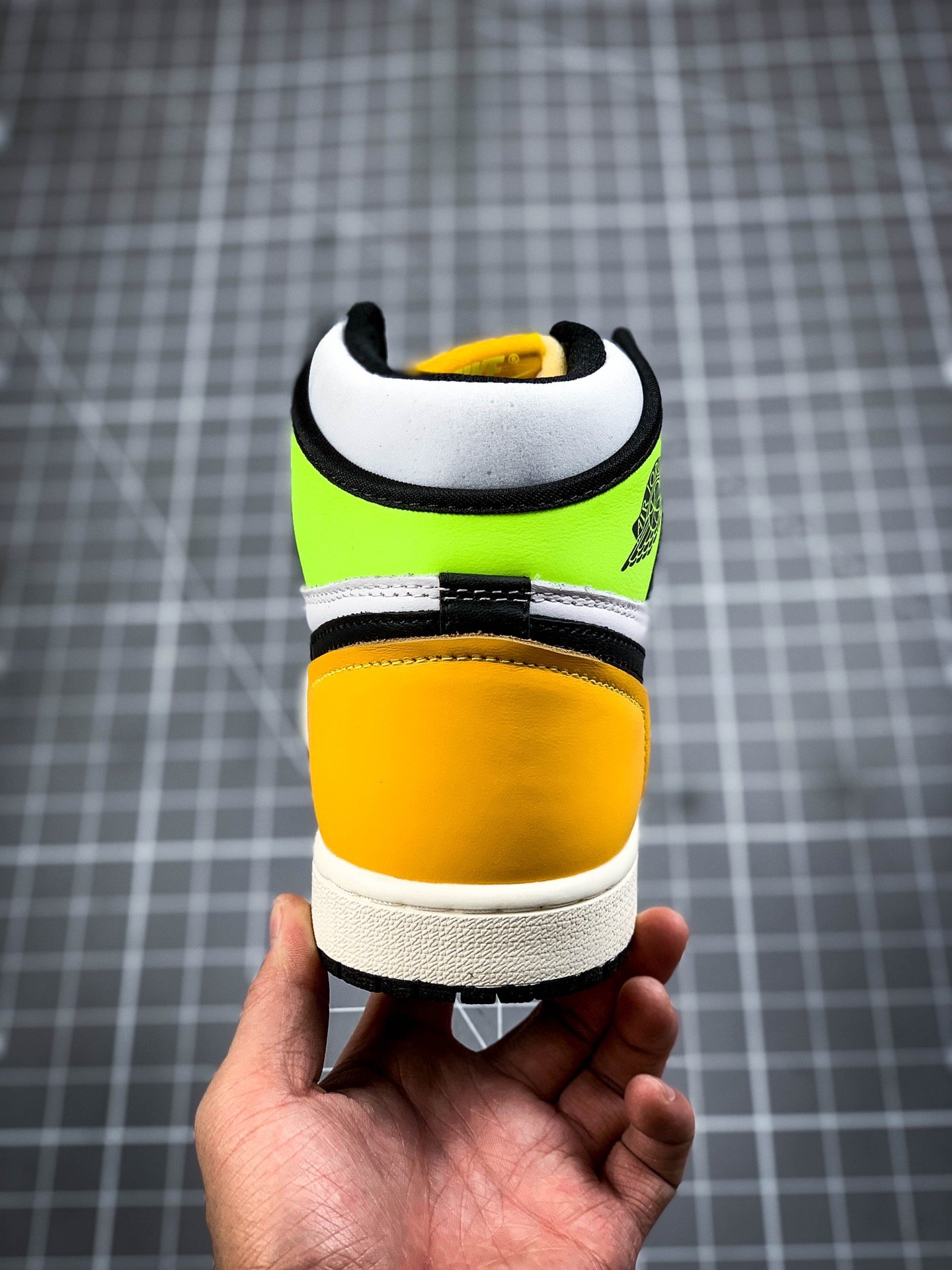 Air Jordan 1 Retro High Og White/Volt/University Gold/Black 11