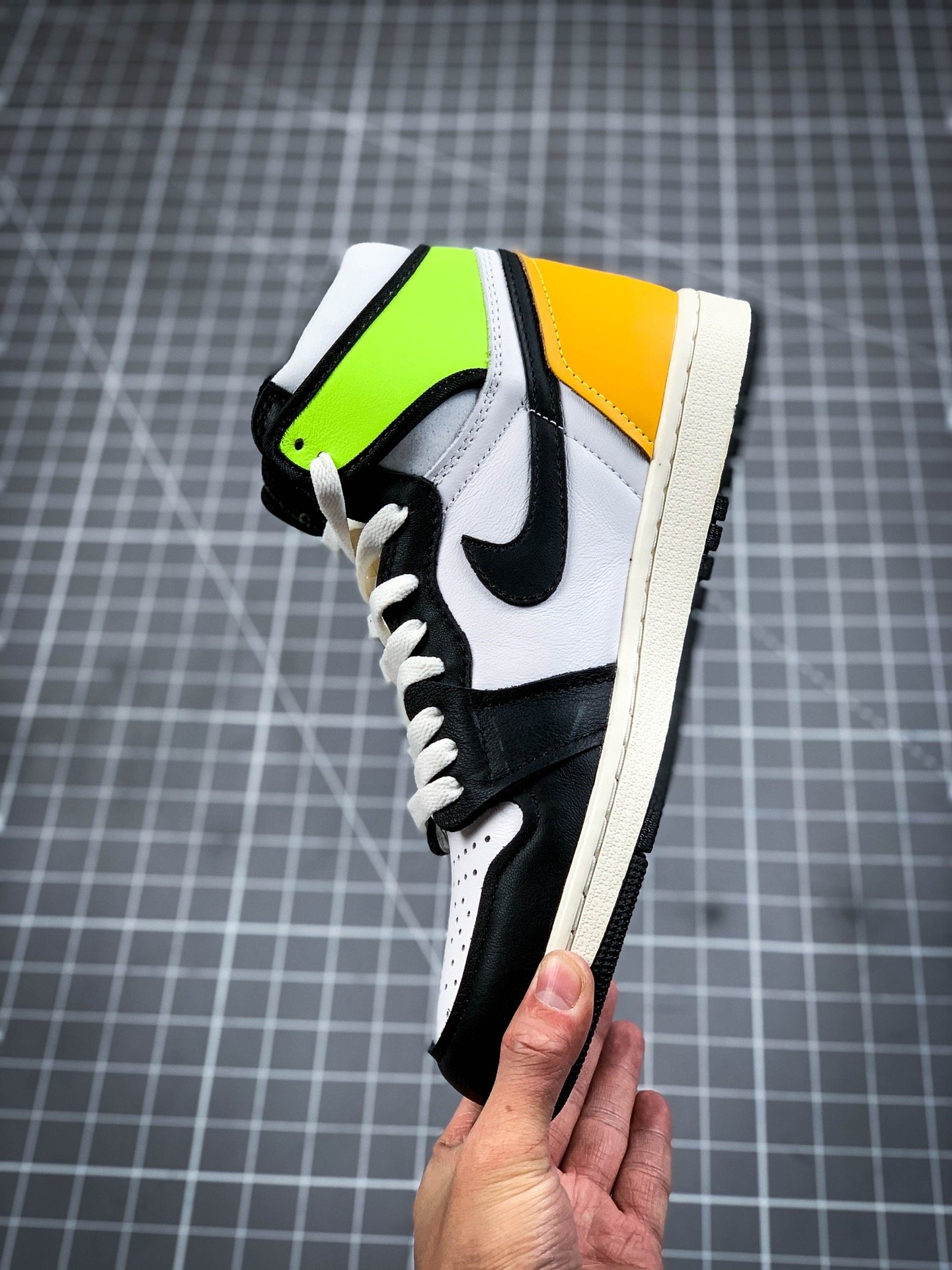 Air Jordan 1 Retro High Og White/Volt/University Gold/Black 13