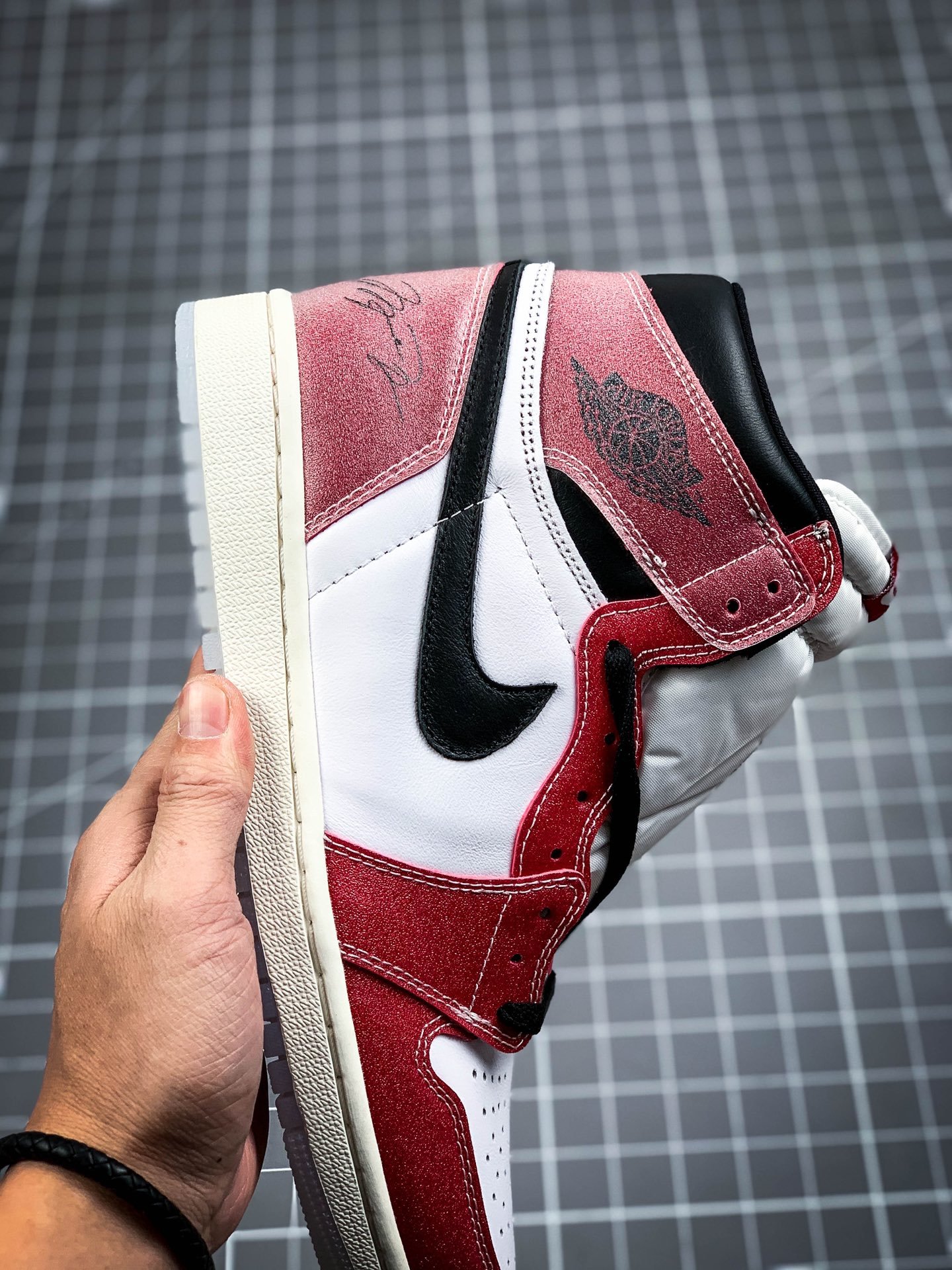 Air Jordan 1 Retro High White/Varsity Red/Black-Pink 3