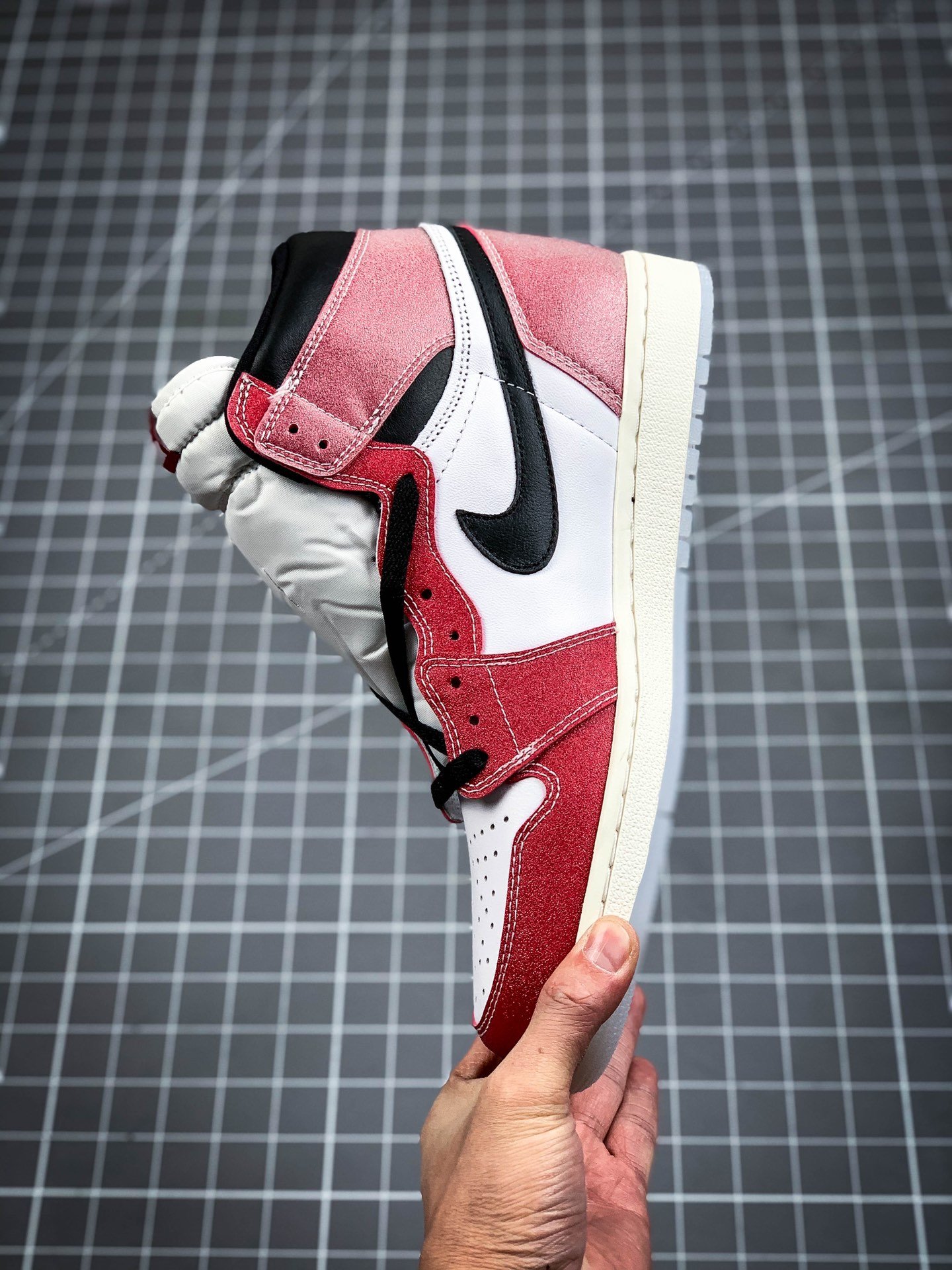 Air Jordan 1 Retro High White/Varsity Red/Black-Pink 5