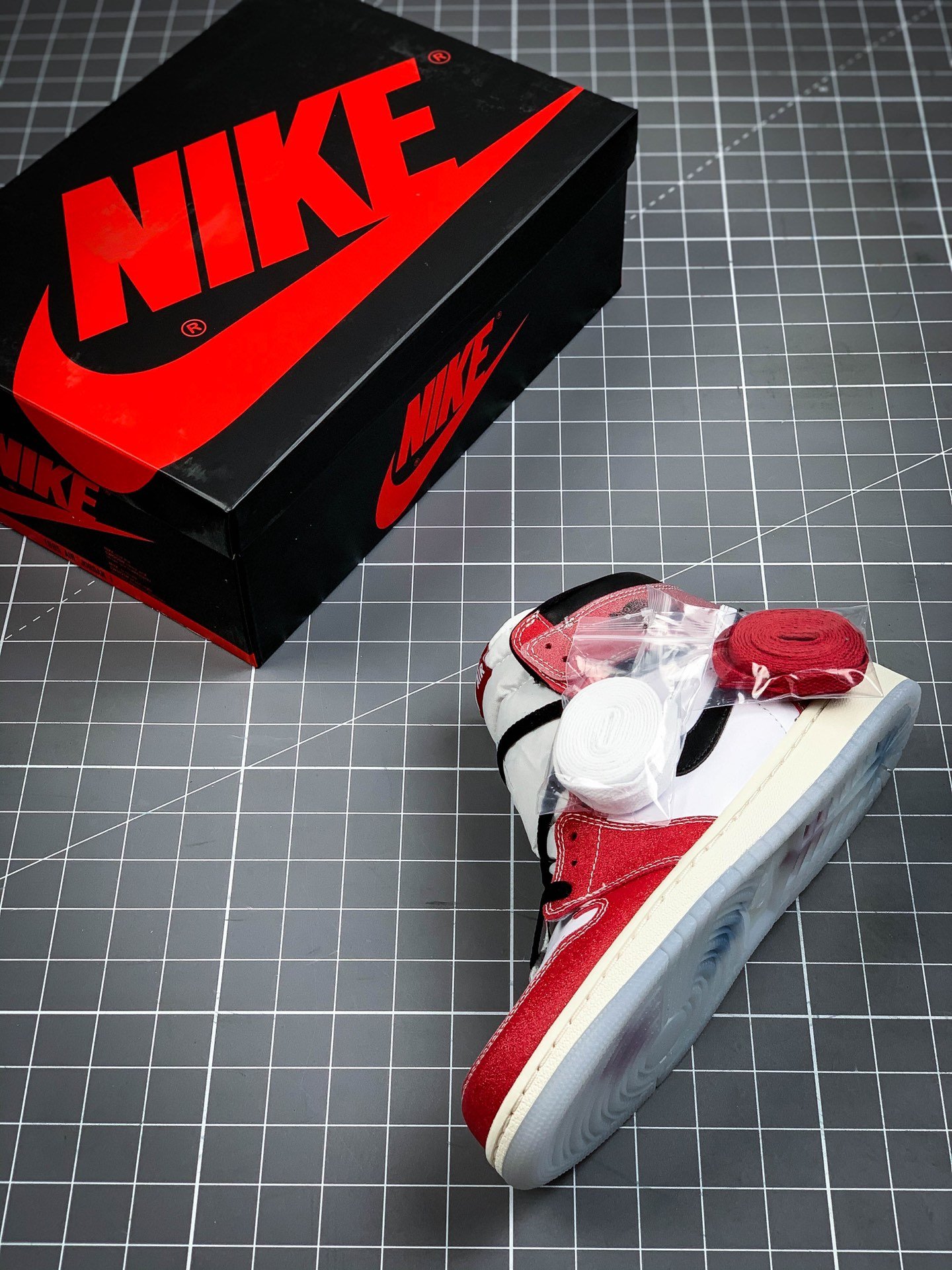 Air Jordan 1 Retro High White/Varsity Red/Black-Pink 11