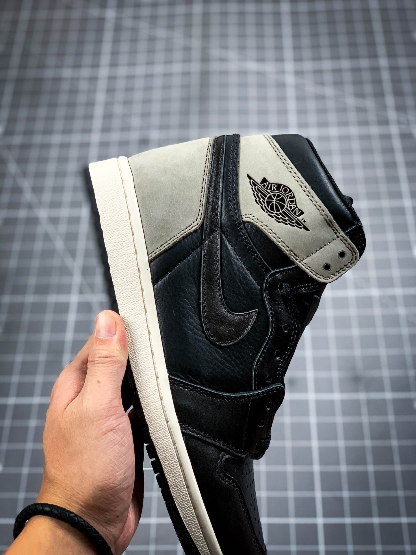 Air Jordan 1 High Og Black/Black/Light Grey-White 3