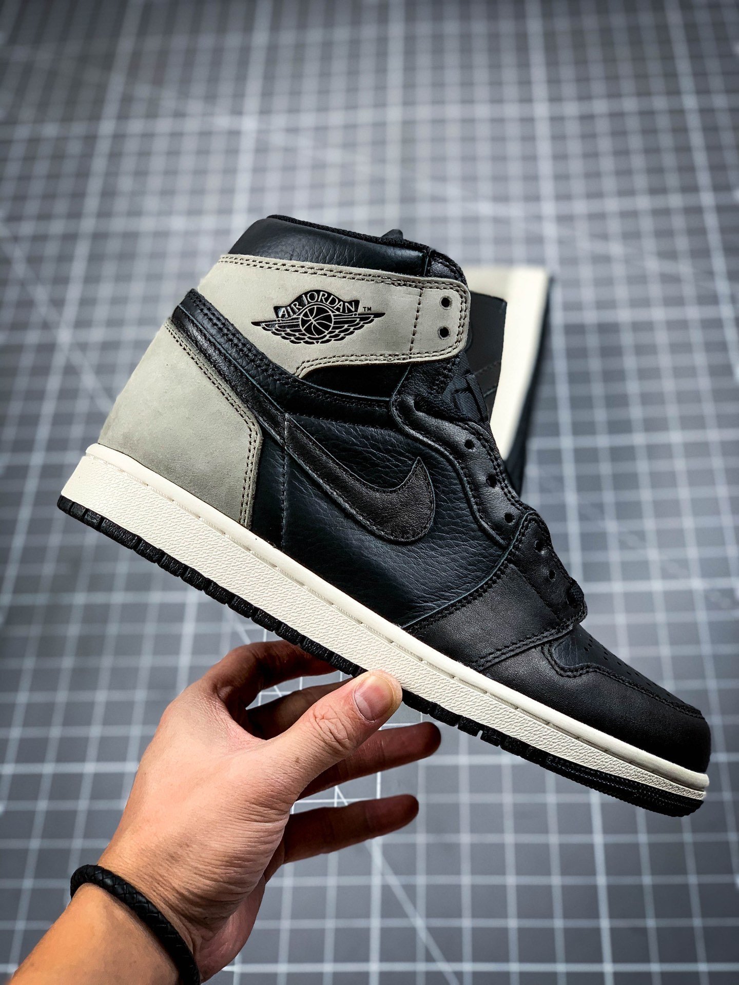 Air Jordan 1 High Og Black/Black/Light Grey-White 15