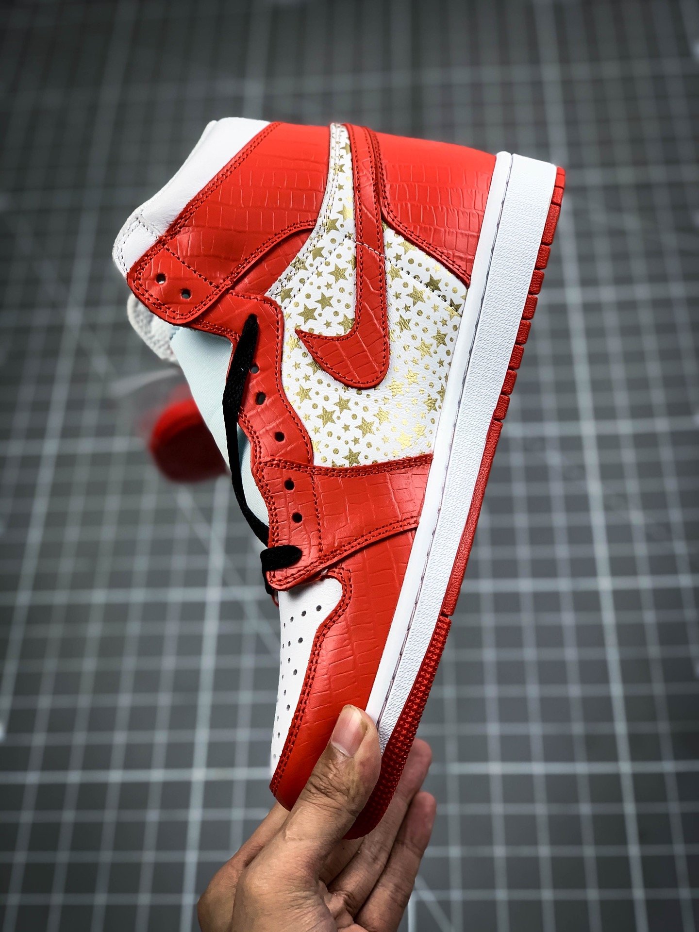 Air Jordan Retro 1 High Og X Supreme White/Red/Gold-Black 15