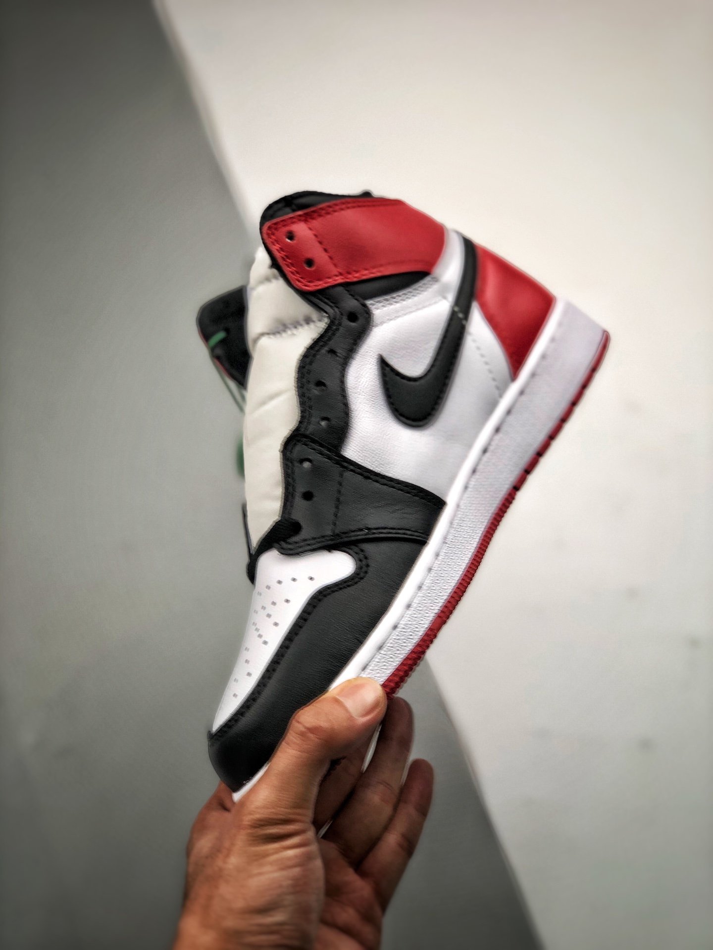 S2 Air Jordan 1 Retro High Og Black Toe White/Black-Gym Red 7