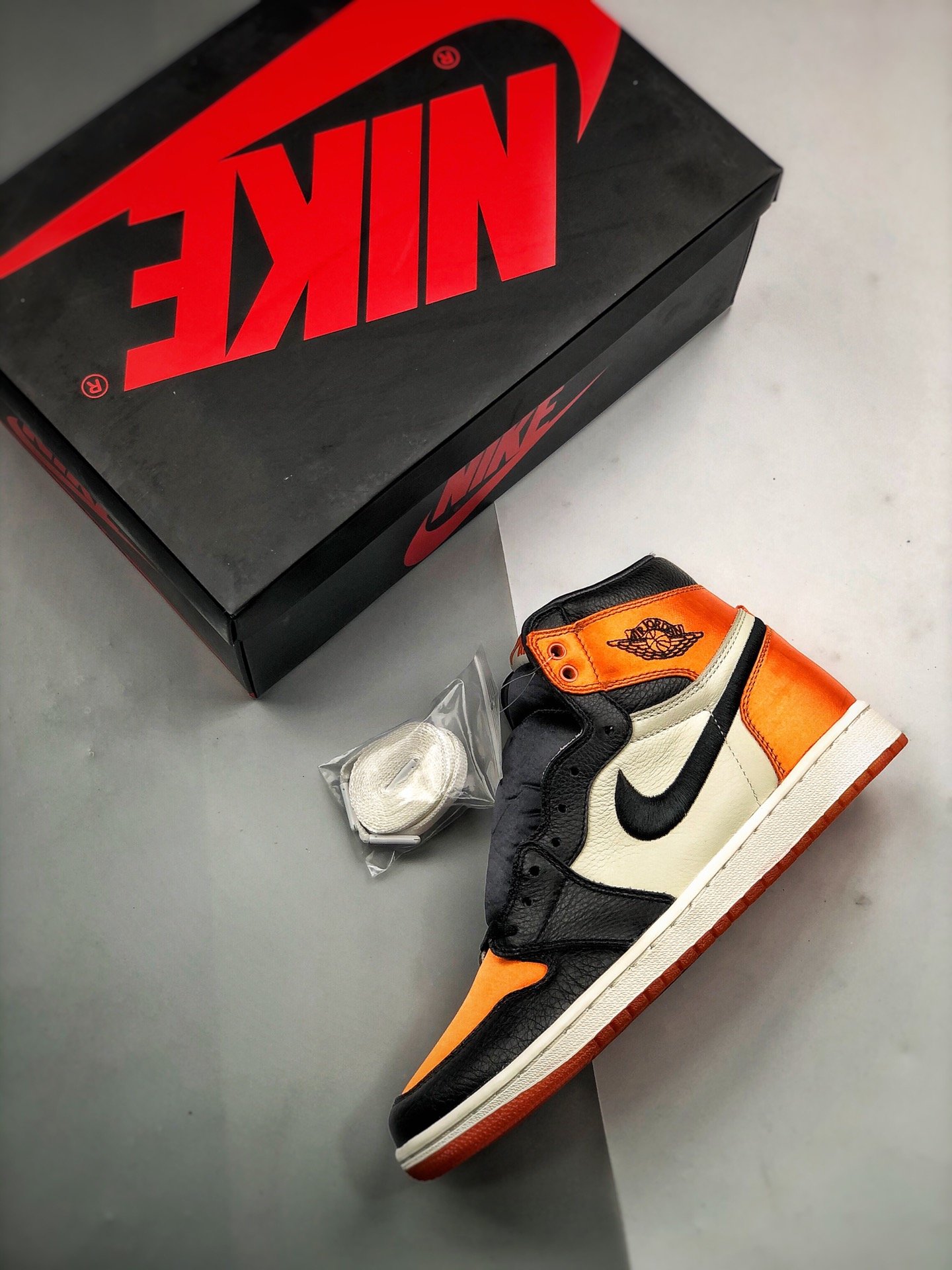 Air Jordan 1 Retro High Shattered Backboard Black/Starfish 17