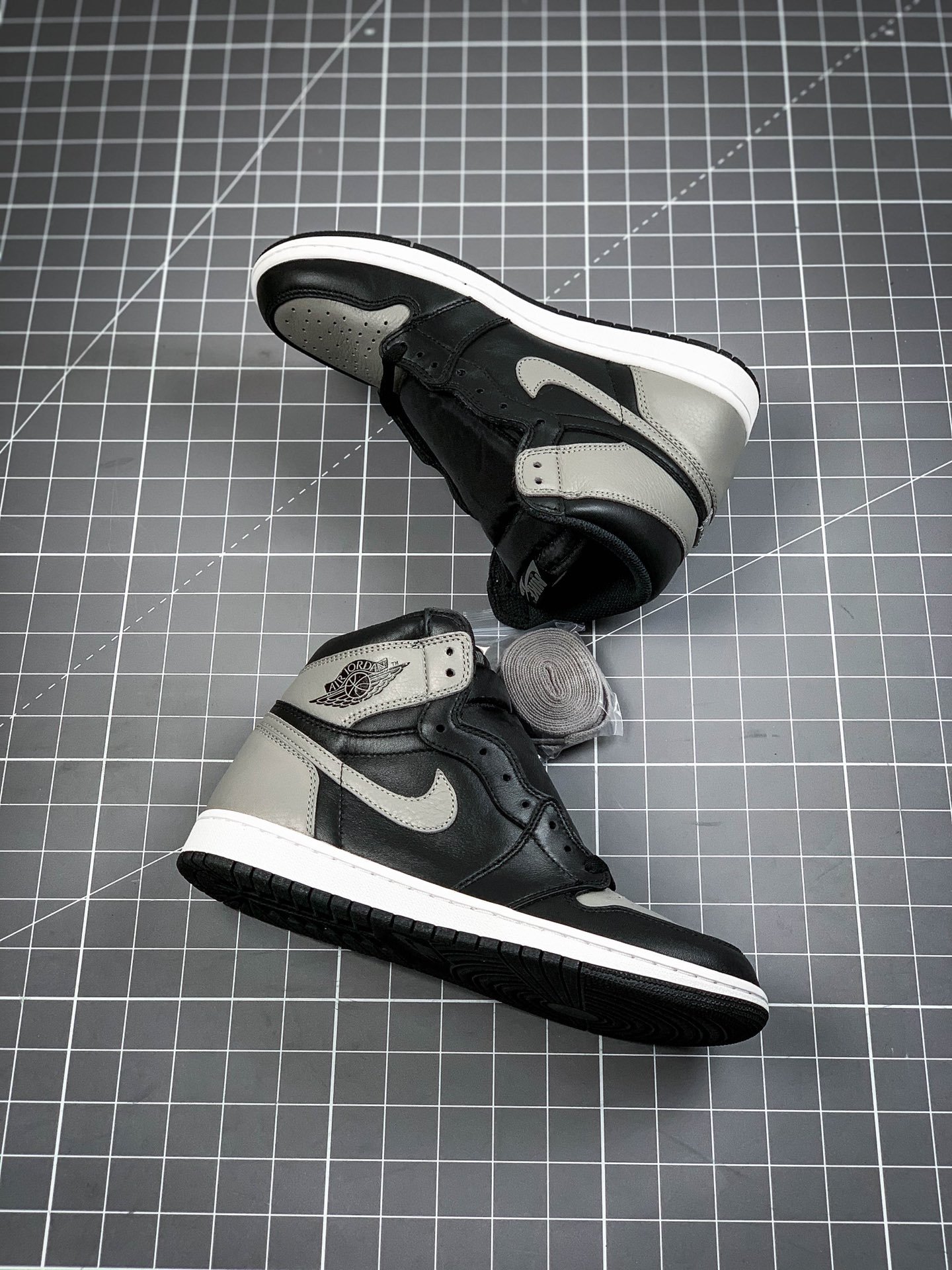 Air Jordan 1 Retro High Og Shadow Black/Medium Grey/White 3