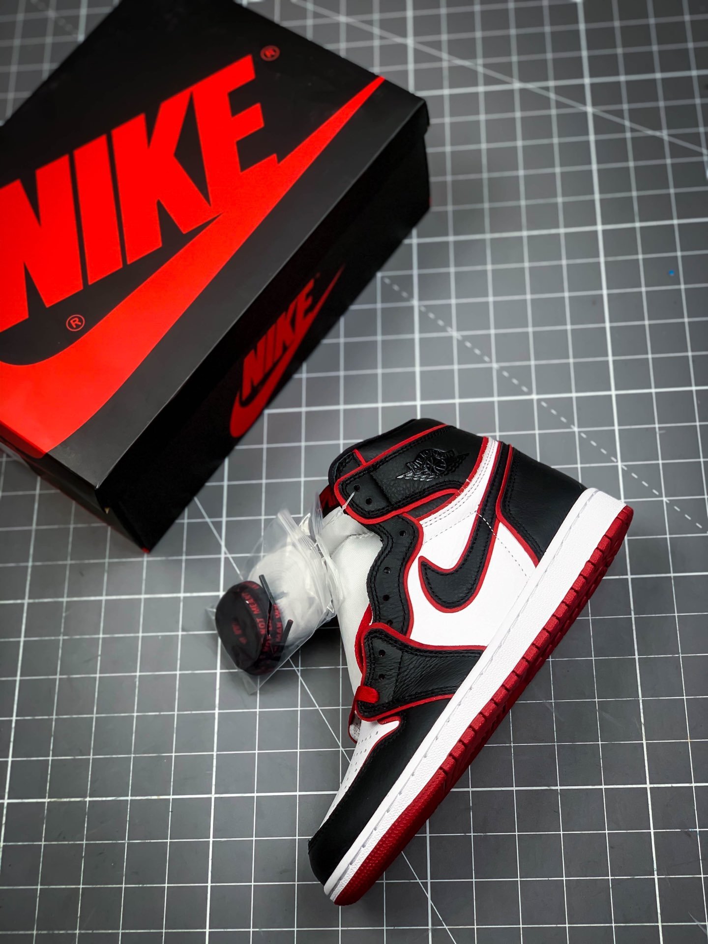 S2 Air Jordan 1 High Og Black/Gym Red-White 11