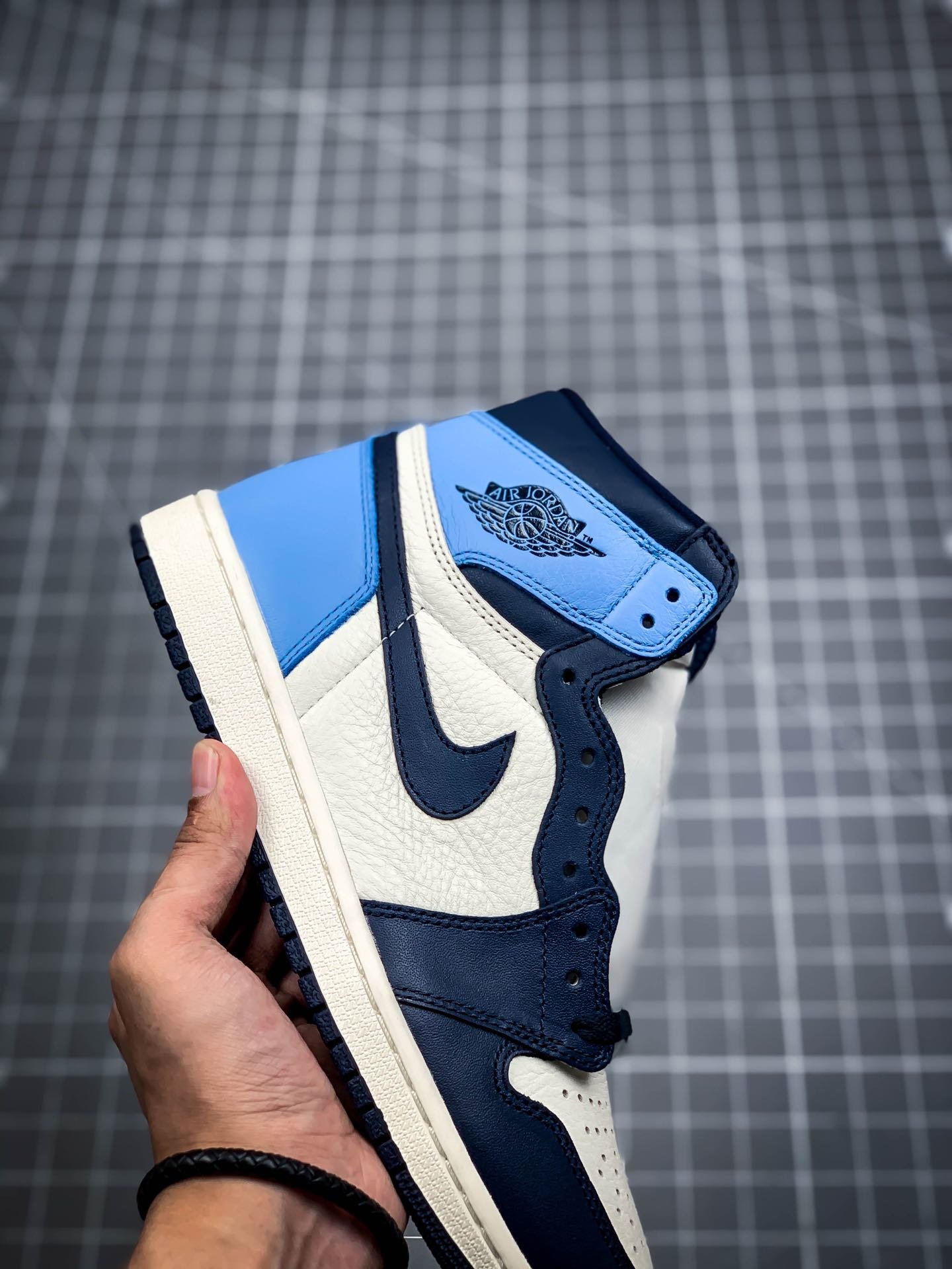 Air Jordan 1 Retro High Unc Leather Obsidian/University Blue 5