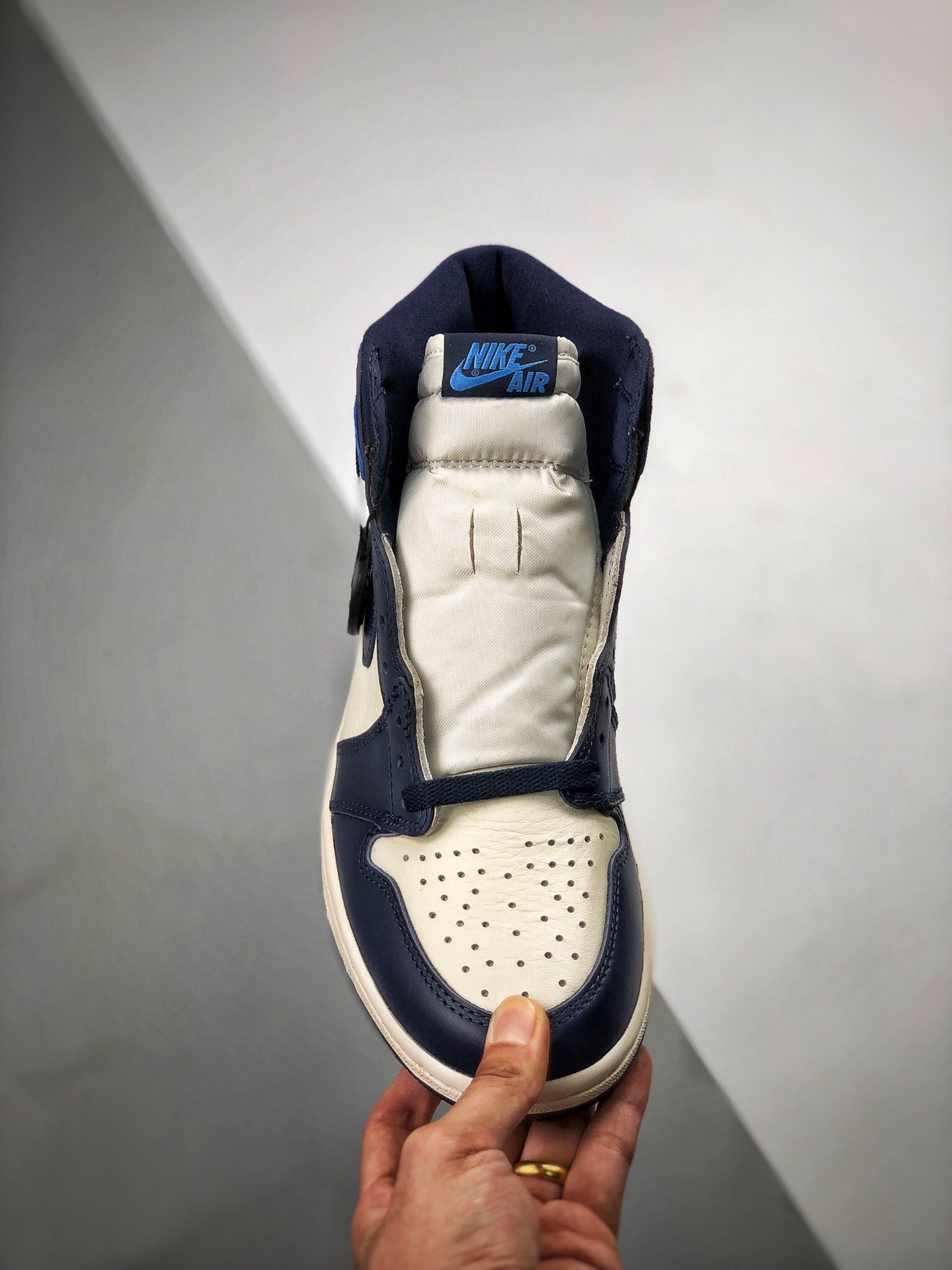 Air Jordan 1 Retro High Og Sail/Obsidian-University Blue 3