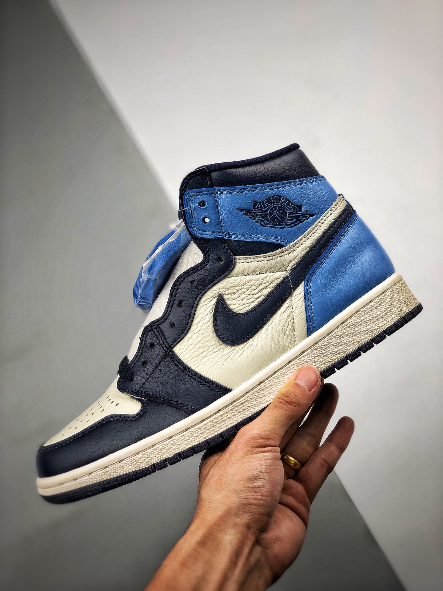 Air Jordan 1 Retro High Og Sail/Obsidian-University Blue 7