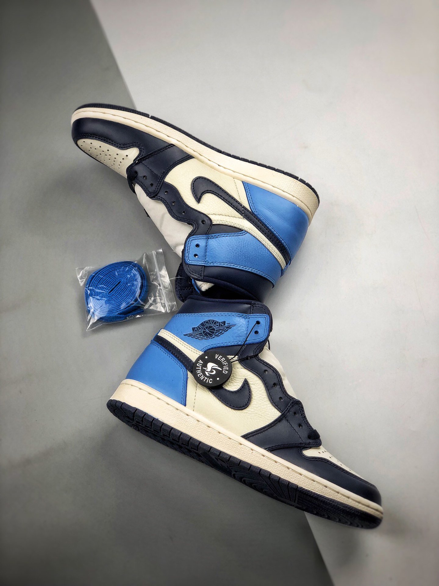 Air Jordan 1 Retro High Og Sail/Obsidian-University Blue 11