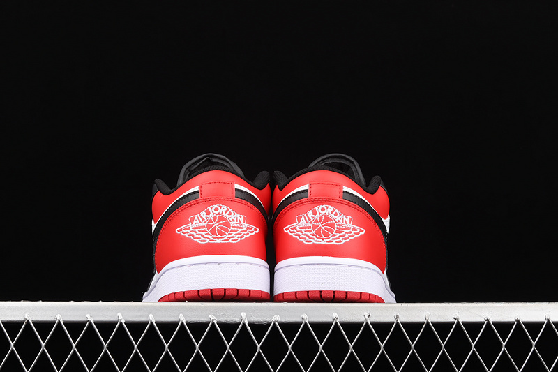 Air Jordan 1 Low Bred Toe White/Black-University Red 25