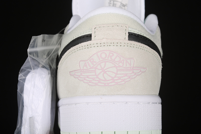 Air Jordan 1 Low Se Barely Green/Black/Light Arctic Pink/White 29