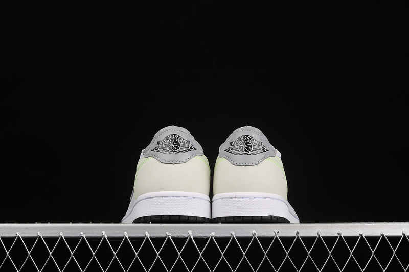 Air Jordan 1 Low Og White/Ghost Green/Black 9