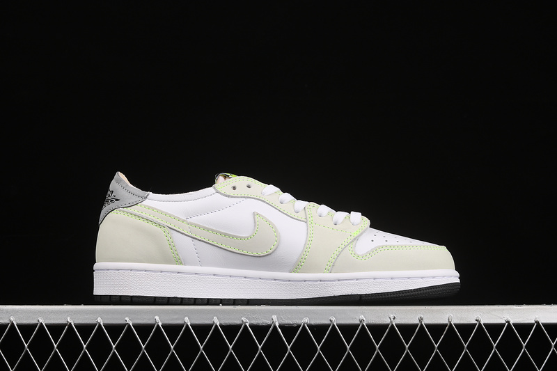 Air Jordan 1 Low Og White/Ghost Green/Black 33