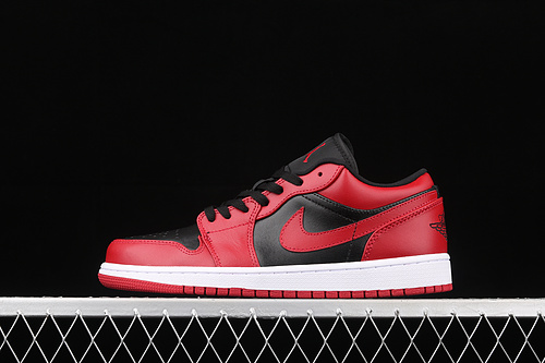 Air Jordan 1 Low Reverse Bred Black/Black/Gym Red 11