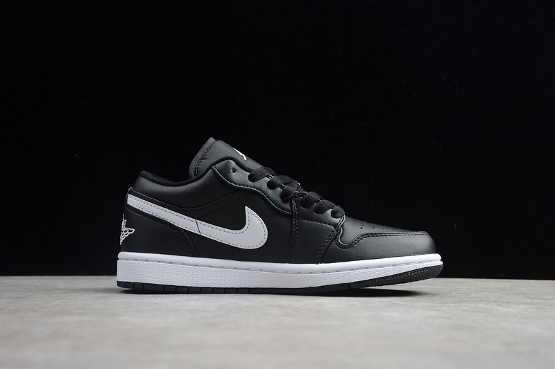 Air Jordan 1 Low Black/White 29