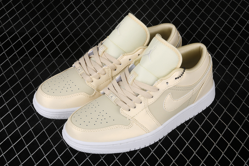 Air Jordan 1 Low Fossil Mushroom White/Beige 7