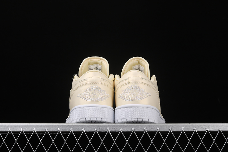 Air Jordan 1 Low Fossil Mushroom White/Beige 13