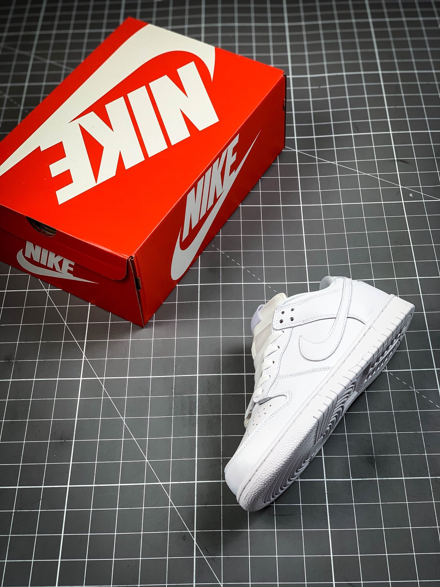 Dunk Sb Low White Ice White/Light Base Grey 9